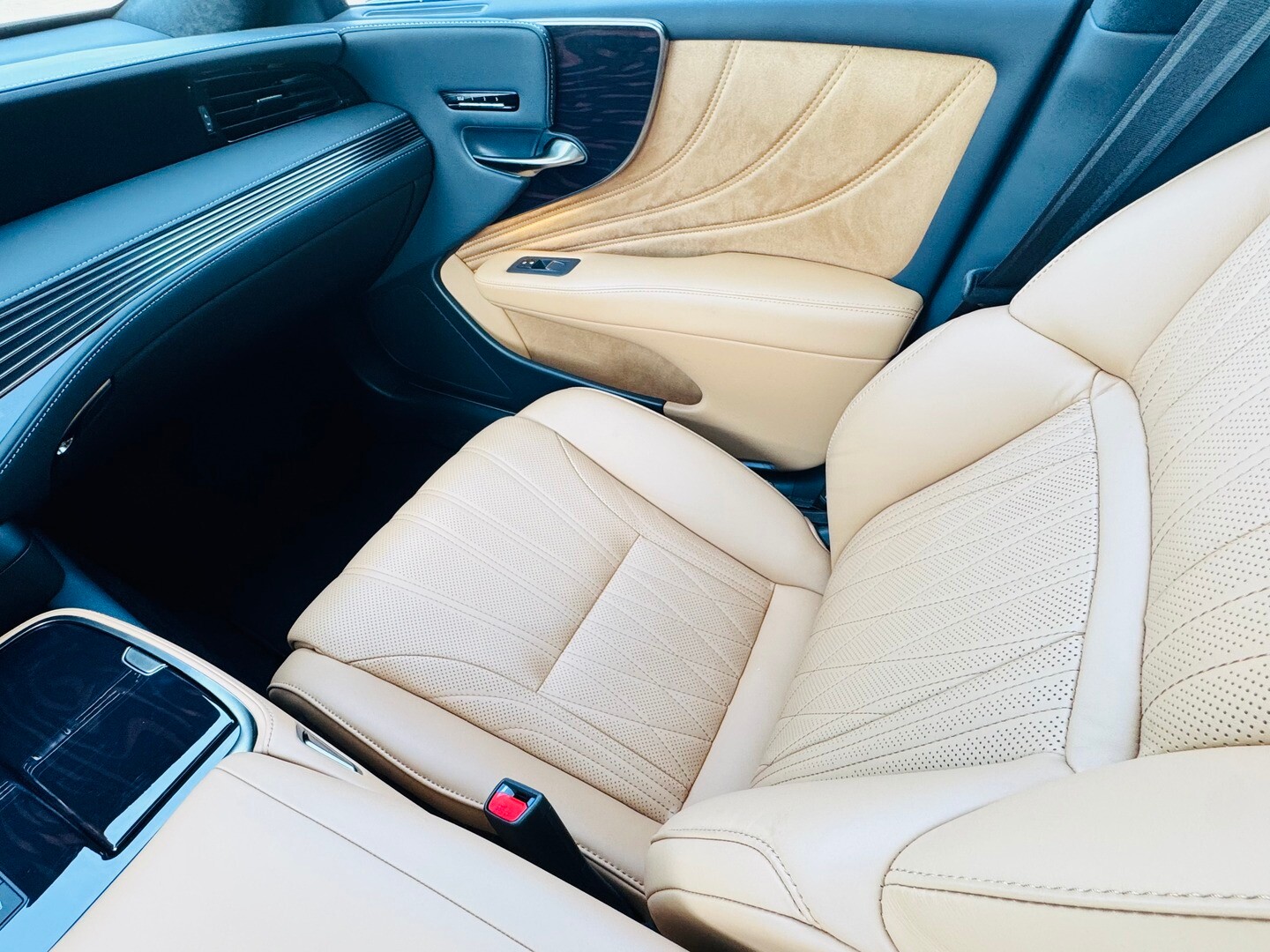 Lexus LS