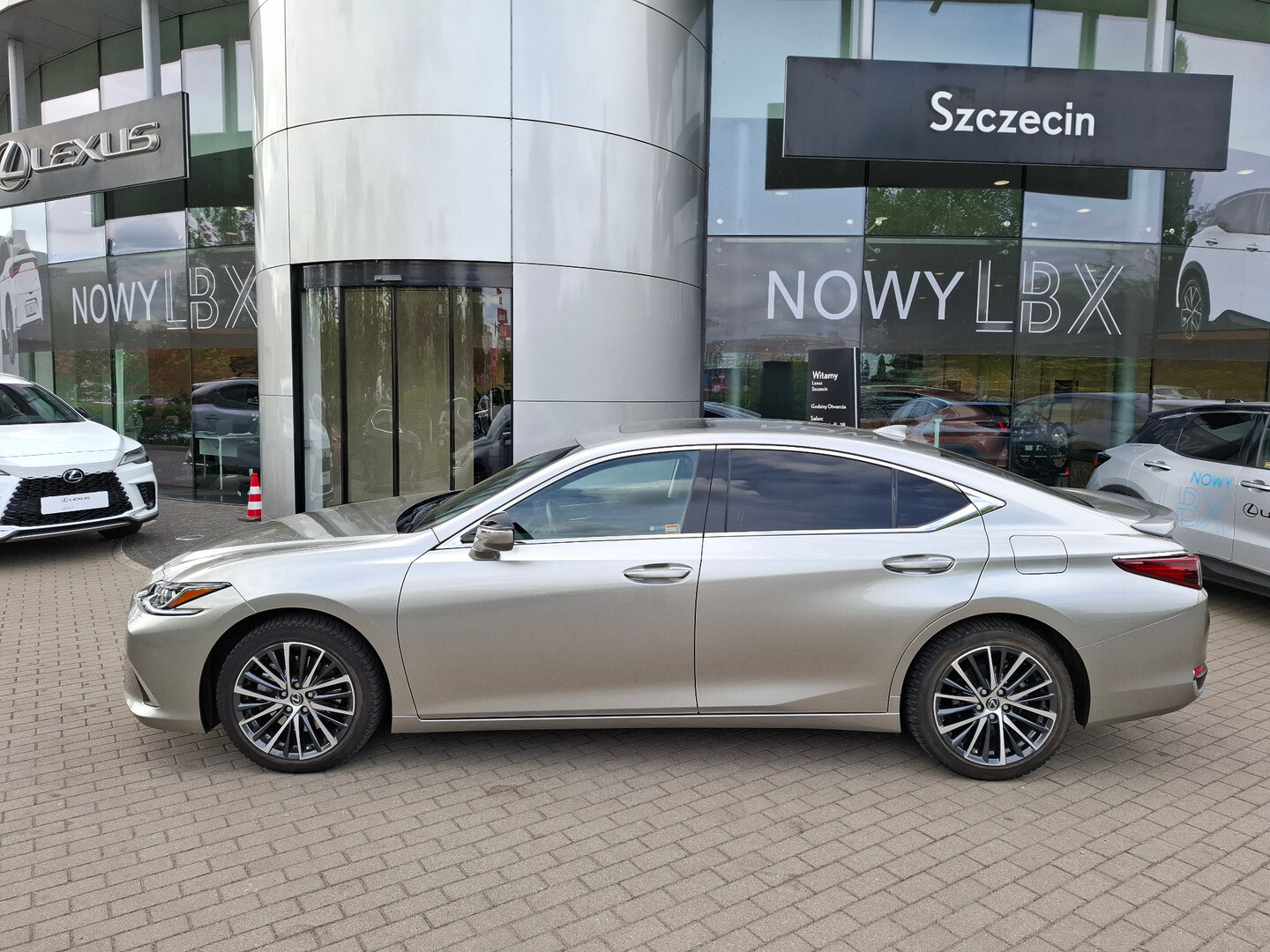 Lexus ES