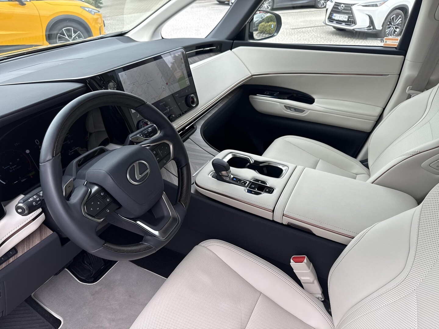 Lexus LM