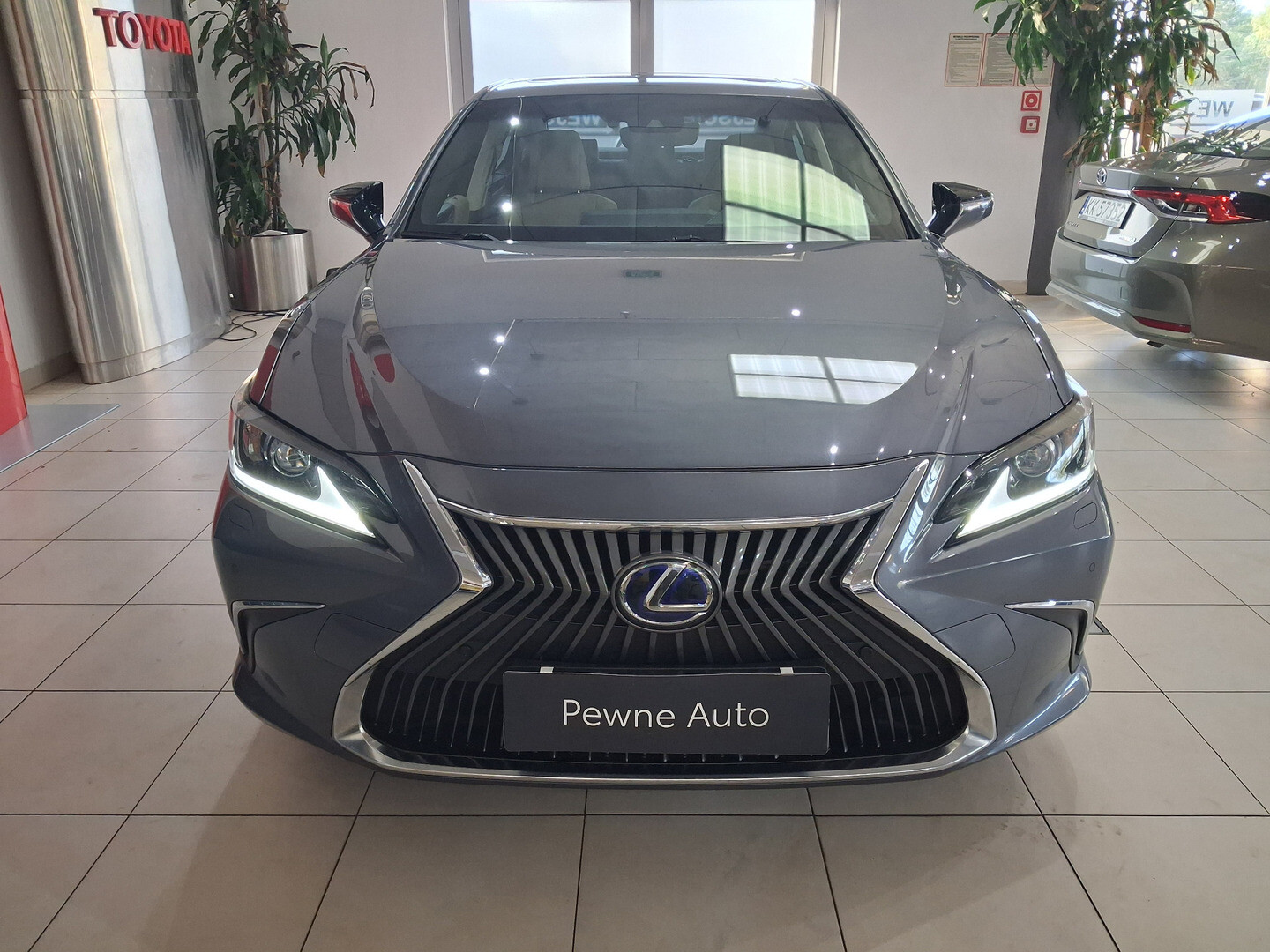 Lexus ES