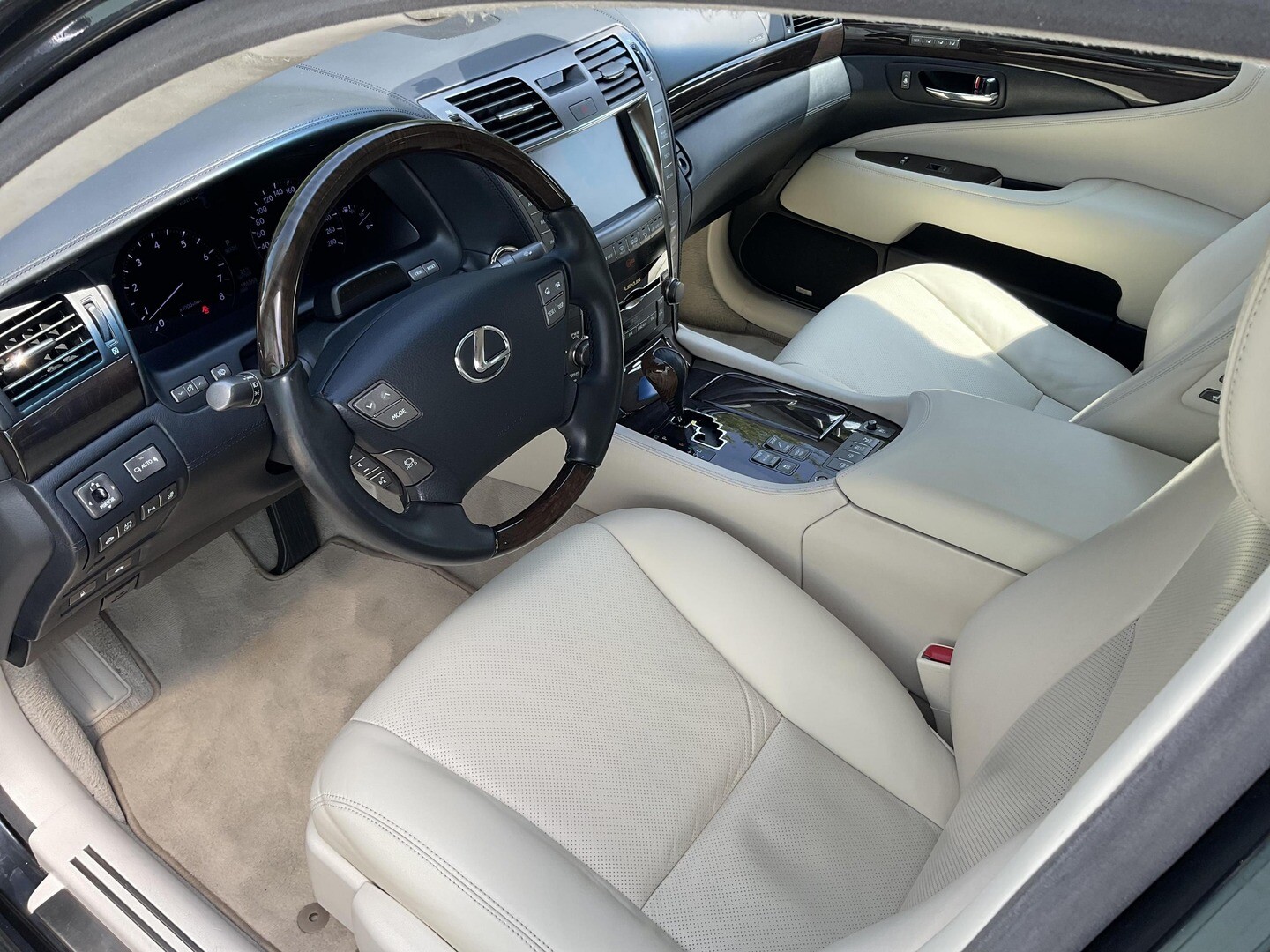 Lexus LS