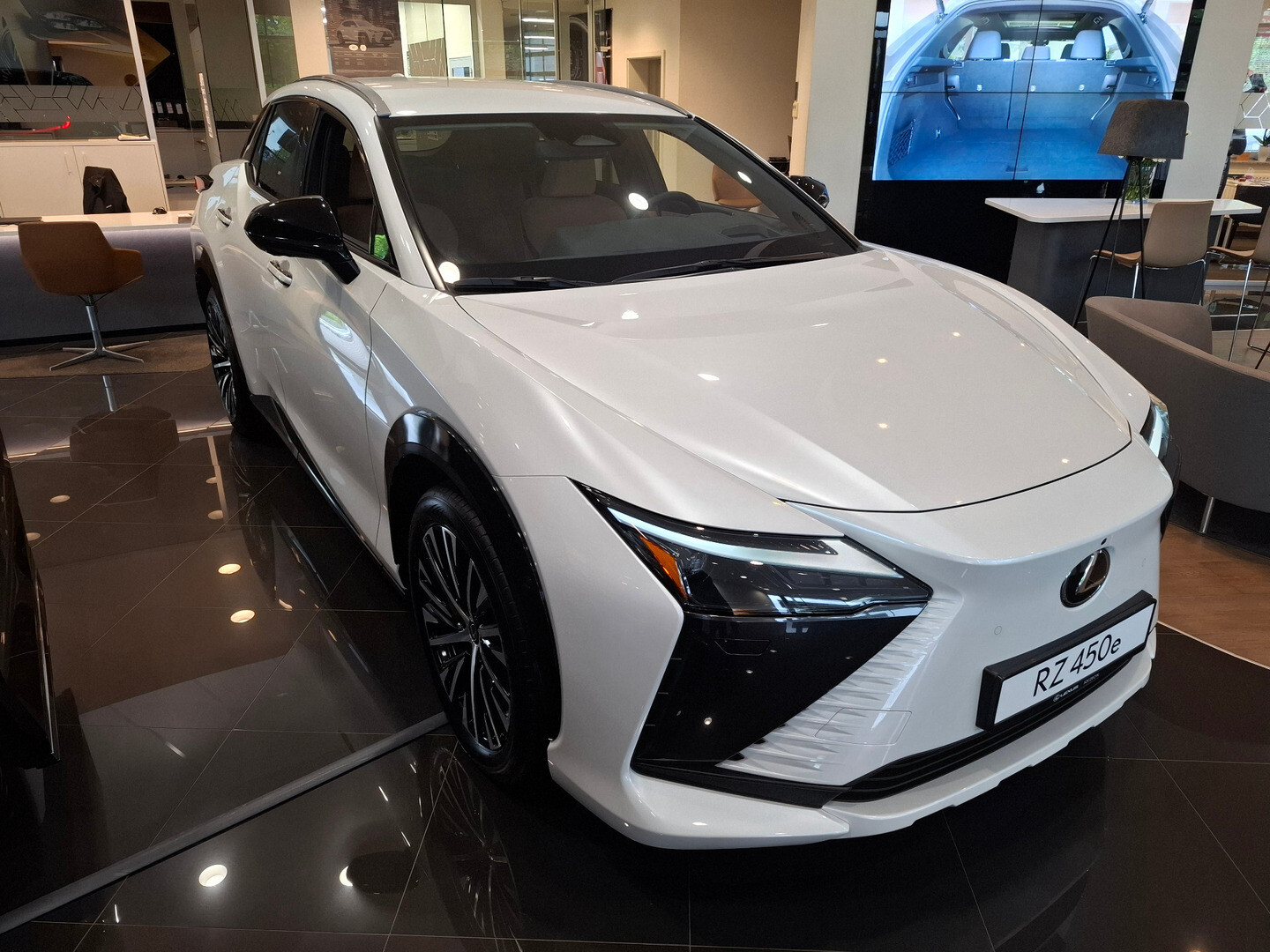 Lexus RZ