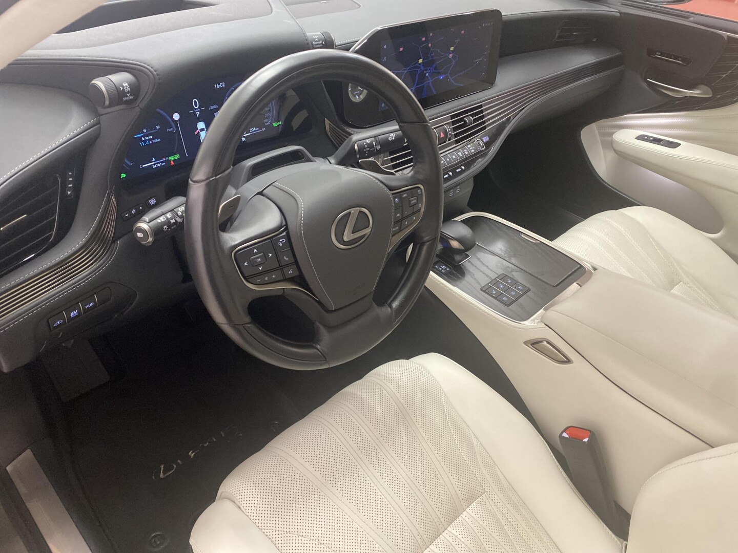 Lexus LS