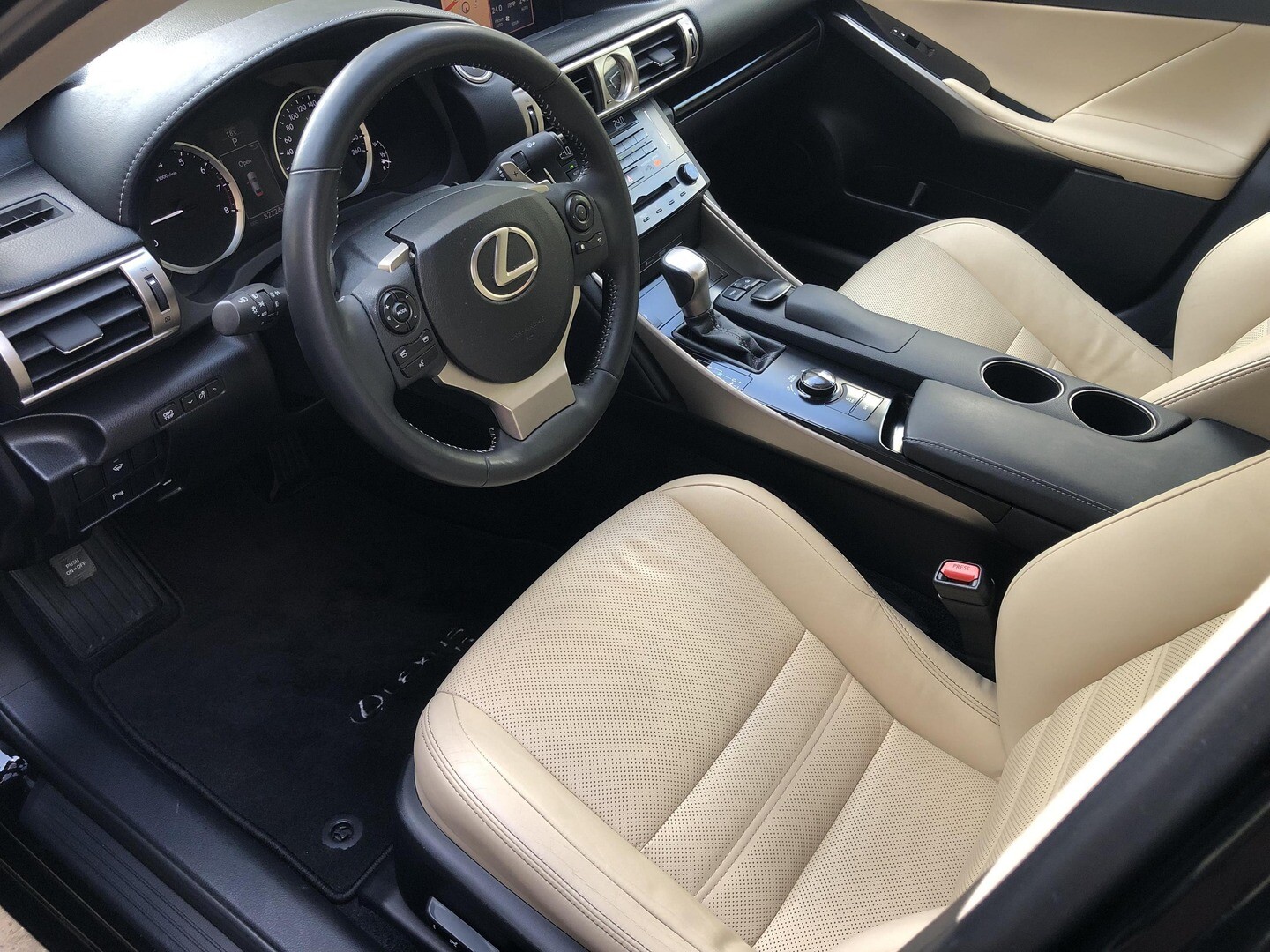 Lexus IS