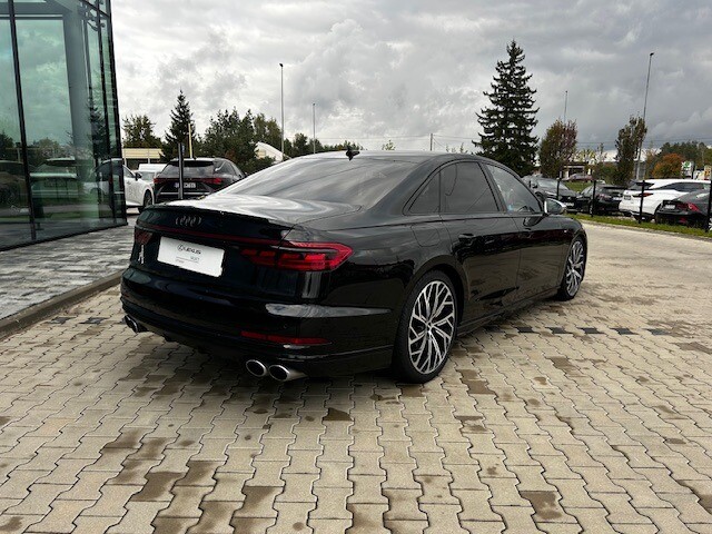 Audi S8