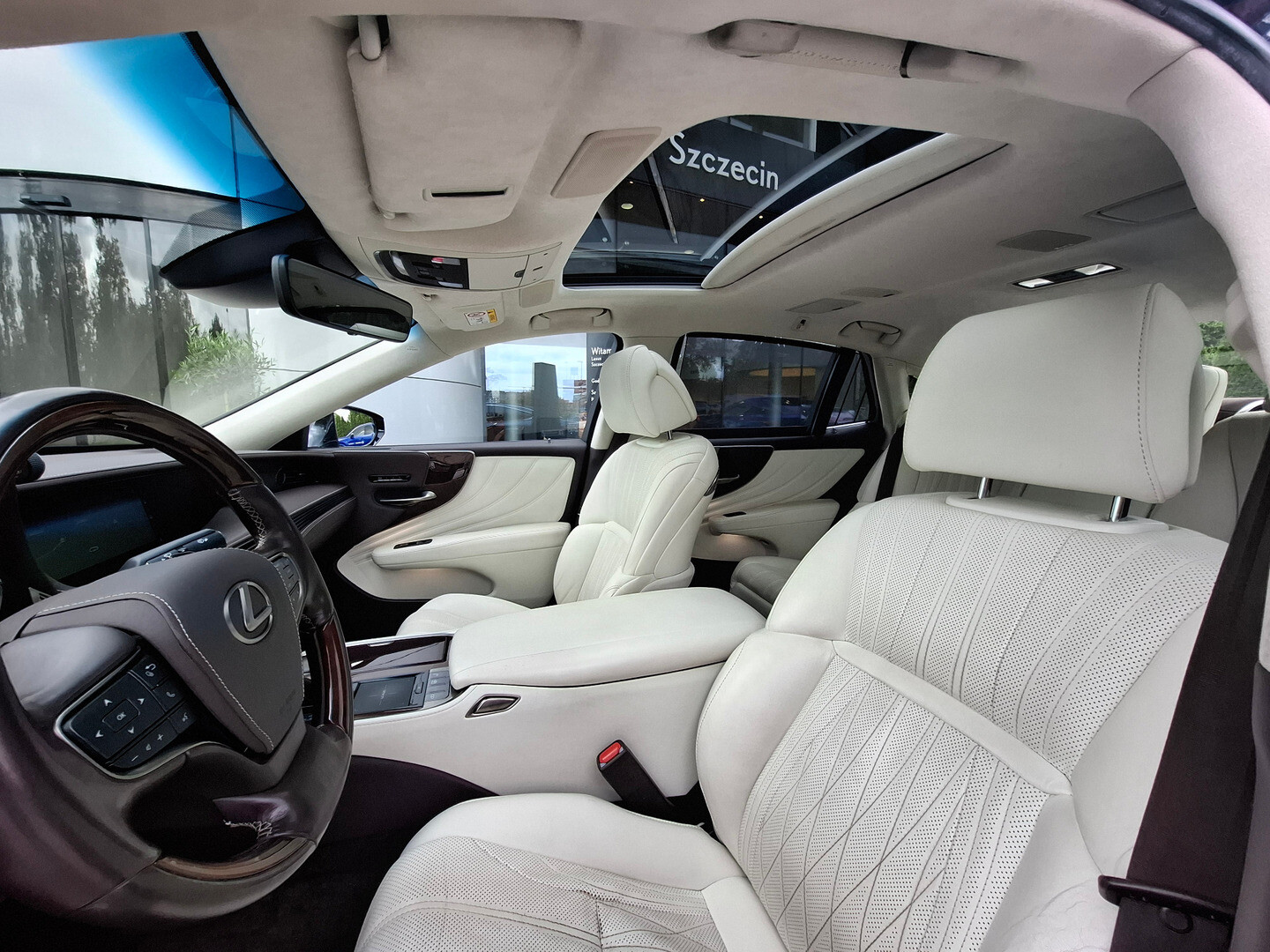 Lexus LS