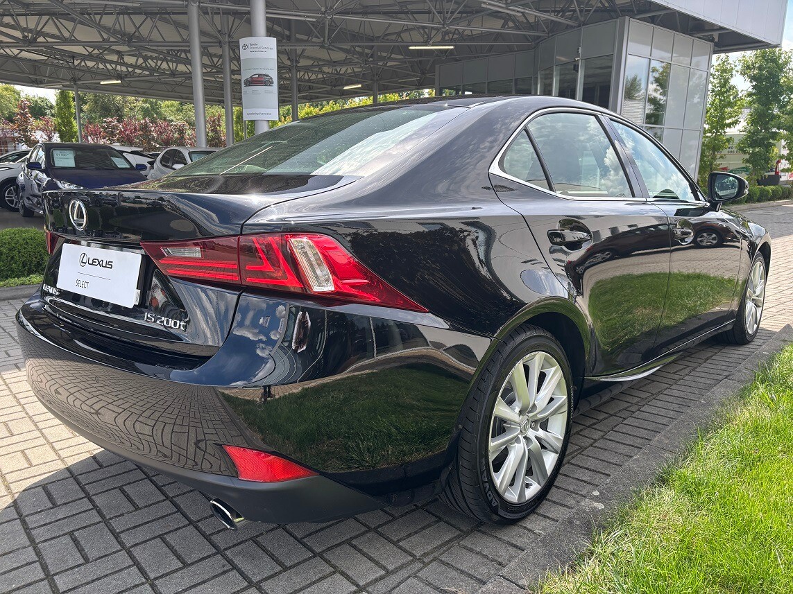 Lexus IS