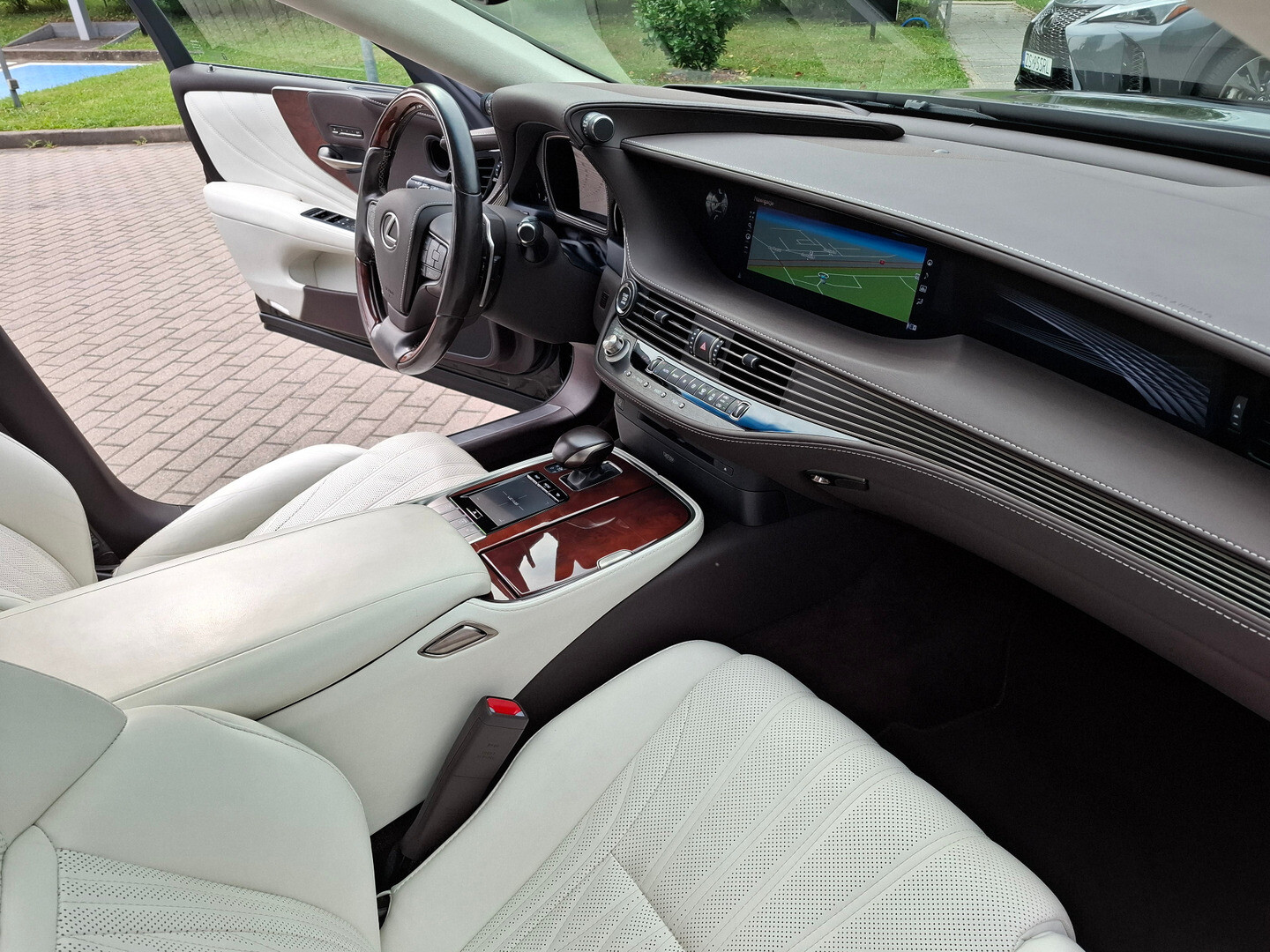 Lexus LS