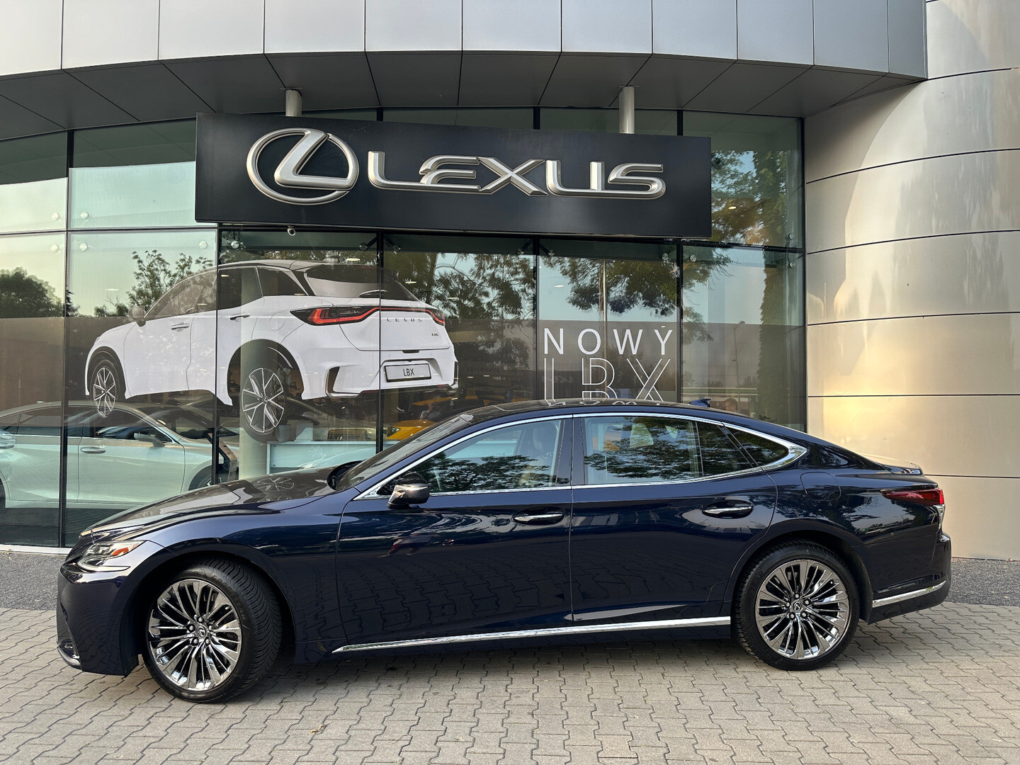 Lexus LS