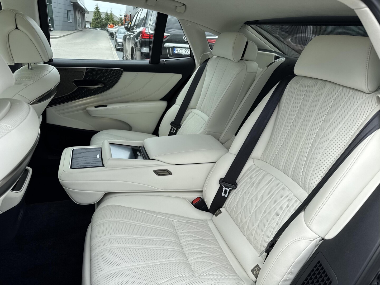 Lexus LS