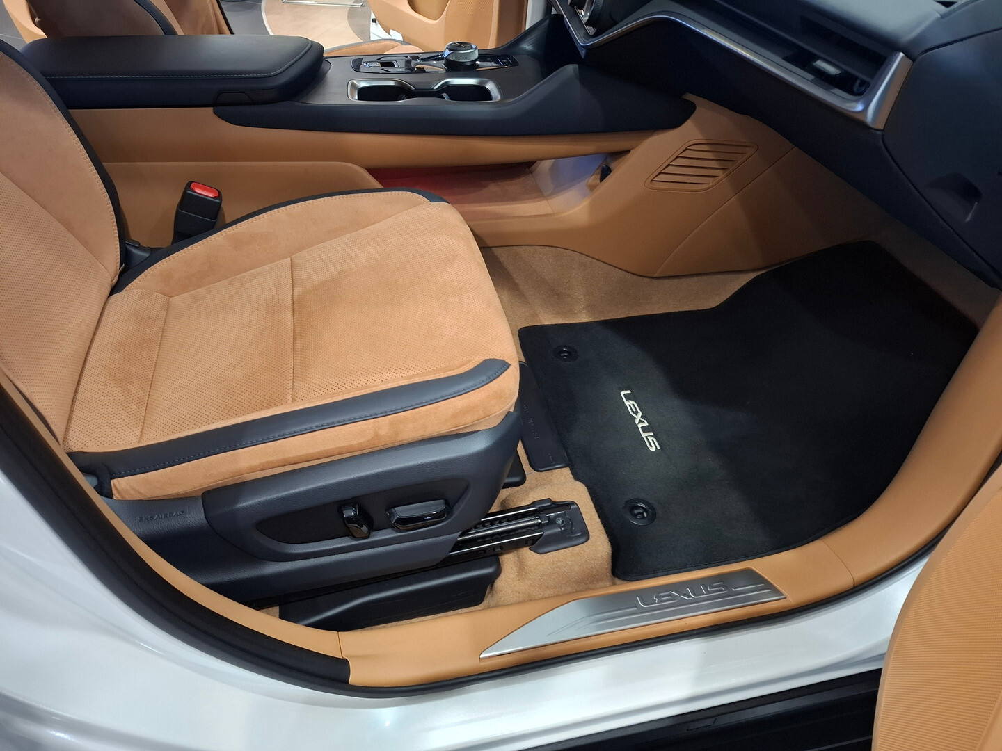 Lexus RZ