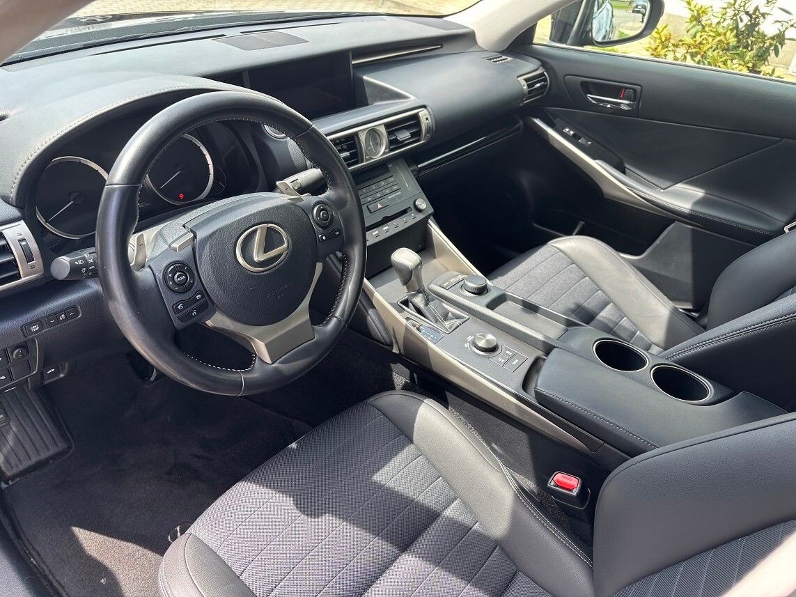 Lexus IS