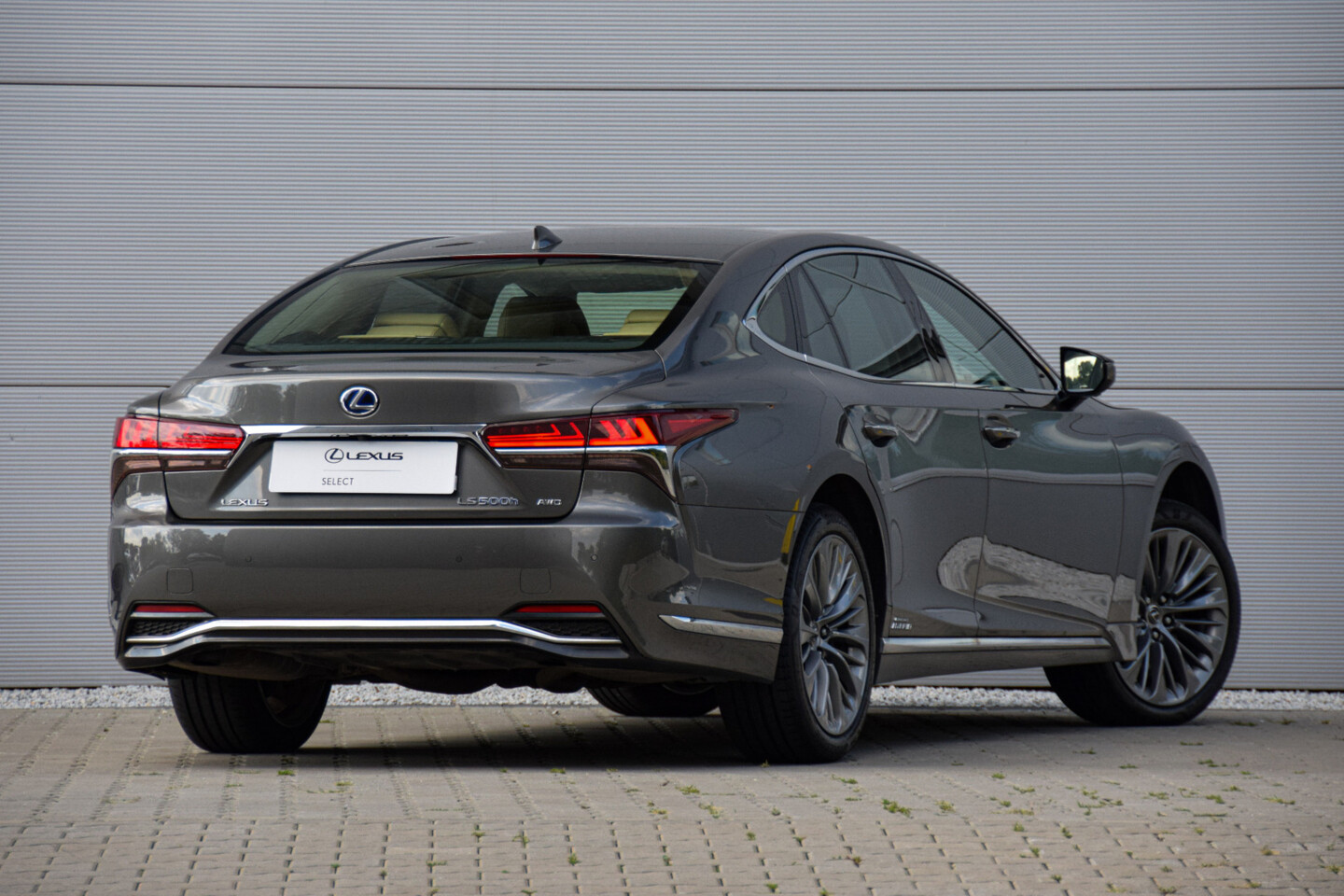 Lexus LS