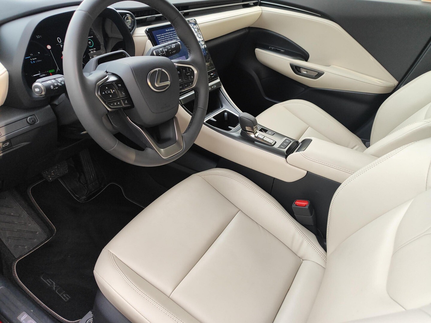 Lexus LBX