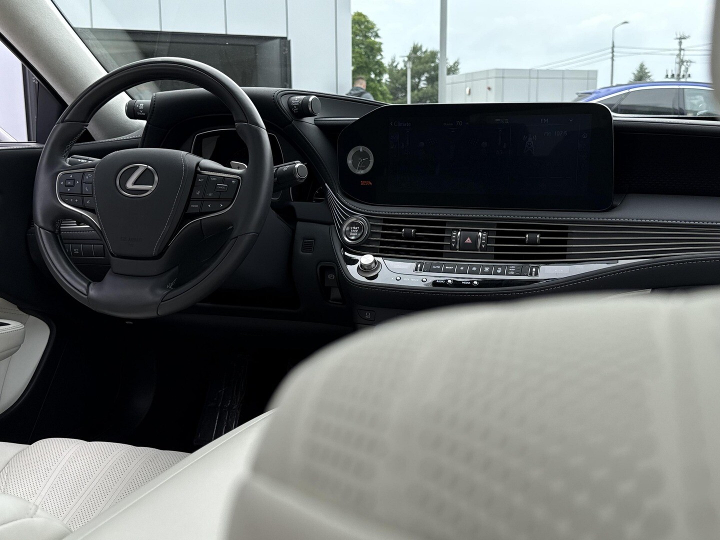 Lexus LS
