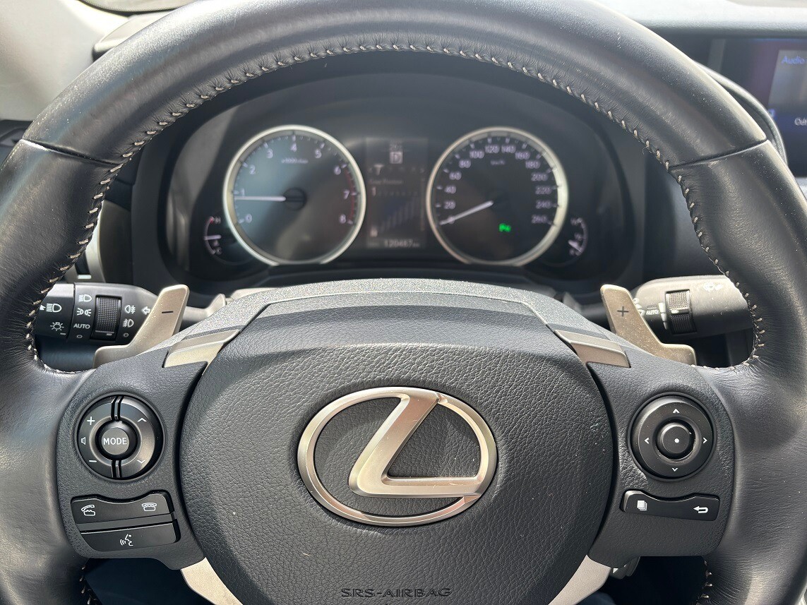 Lexus IS