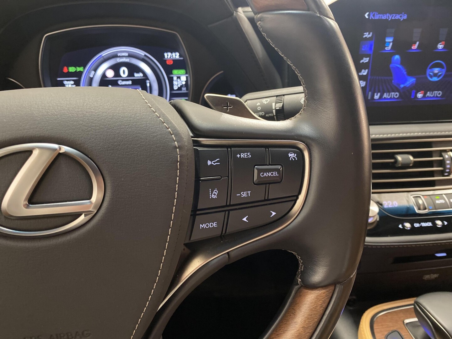 Lexus LS