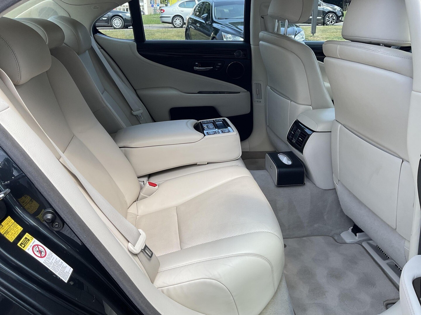 Lexus LS