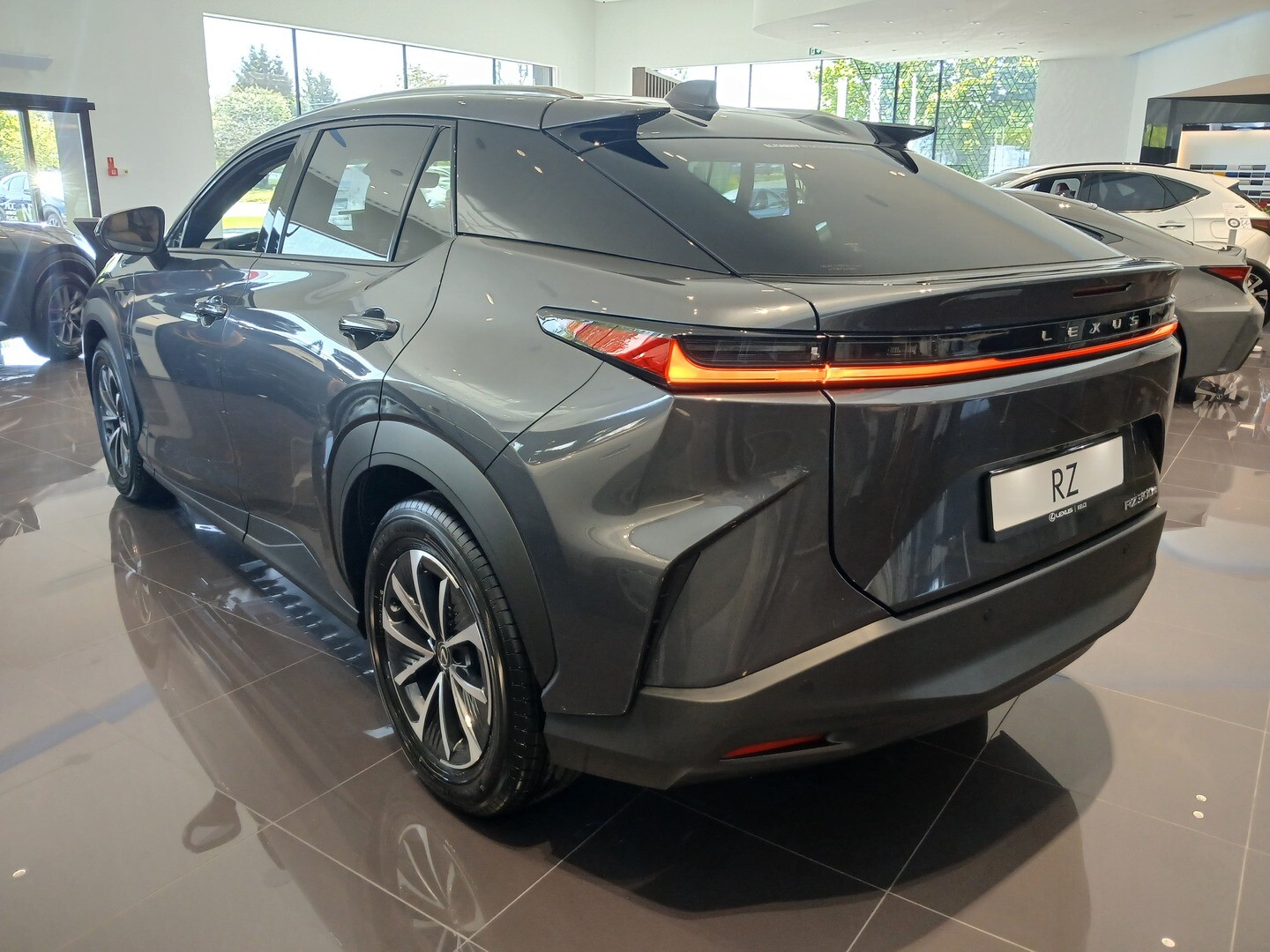 Lexus RZ