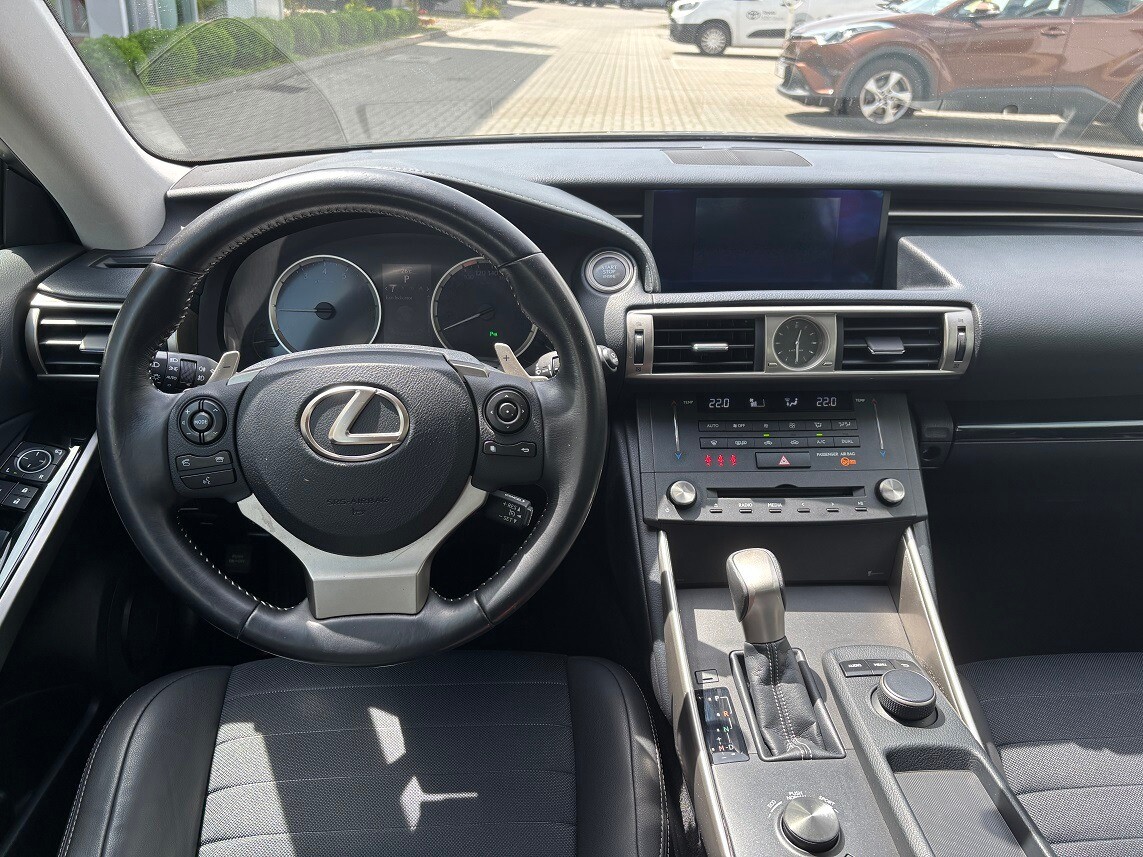 Lexus IS