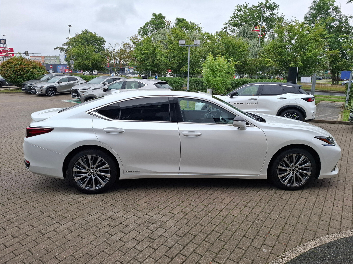 Lexus ES