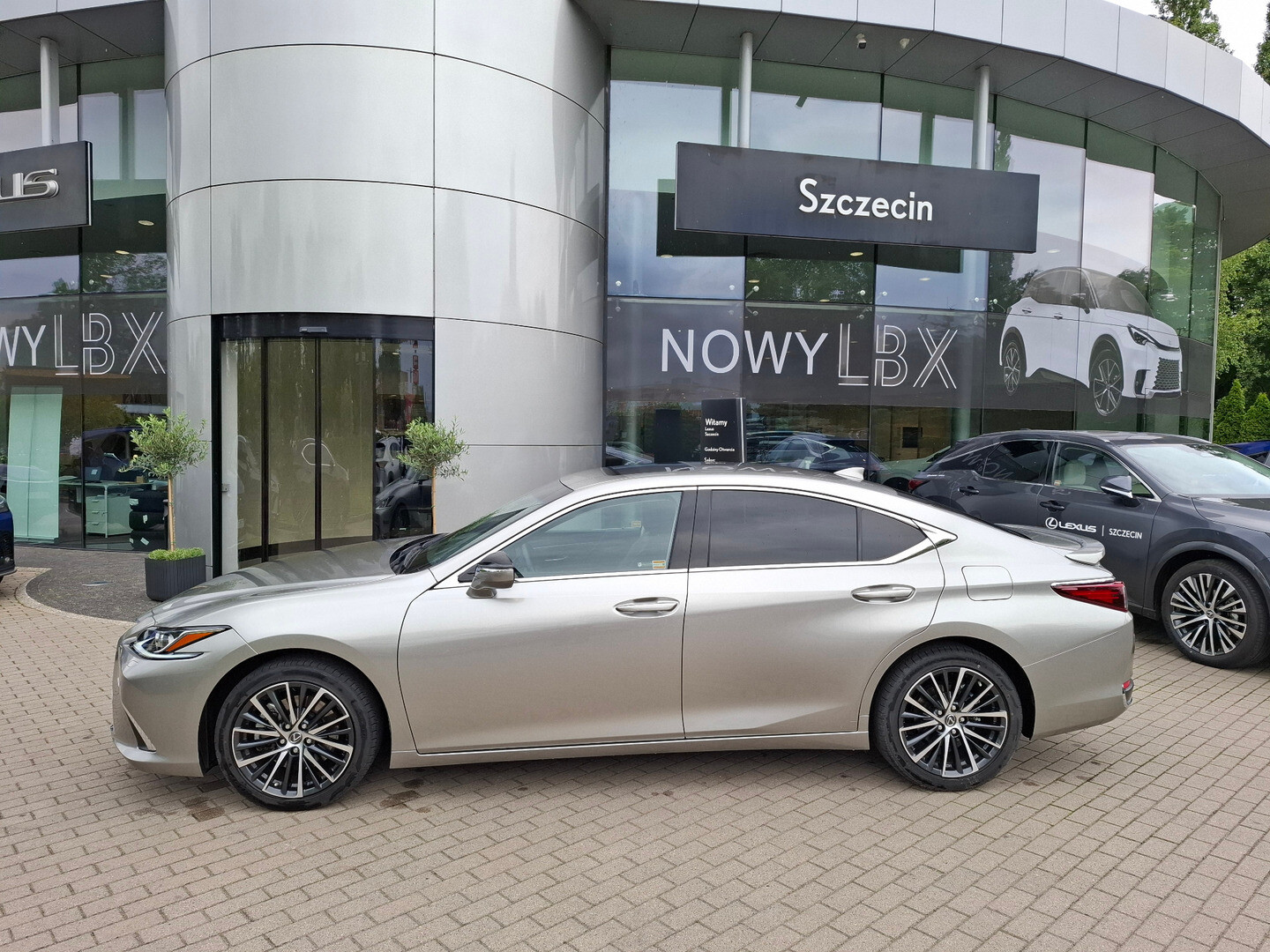 Lexus ES