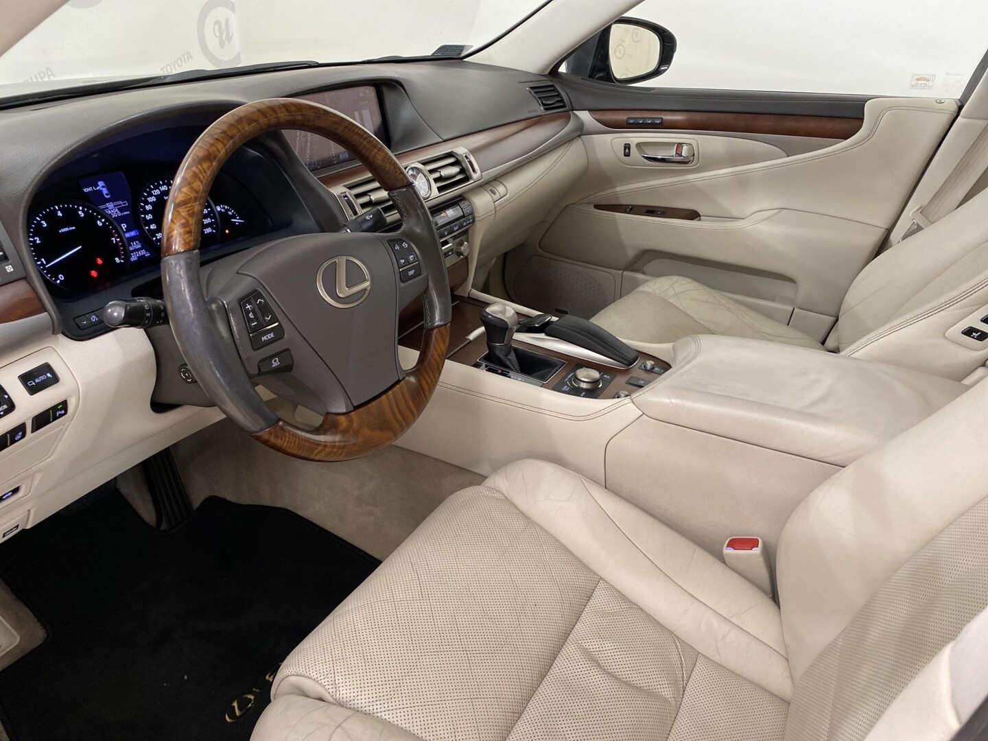 Lexus LS