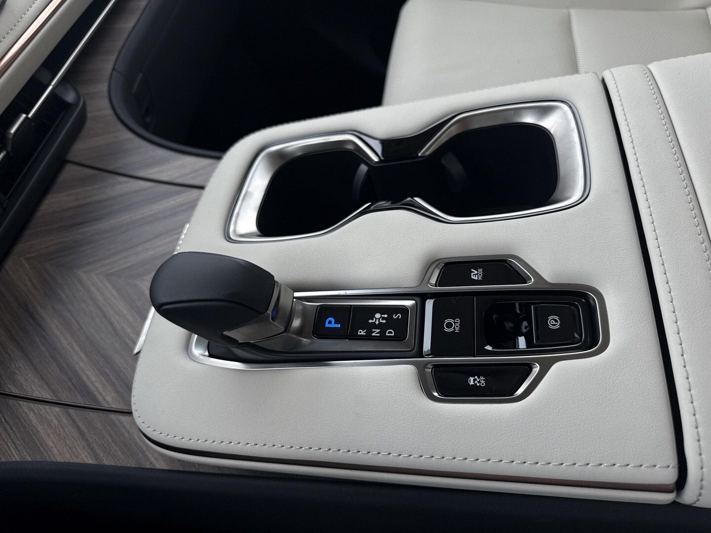 Lexus LM