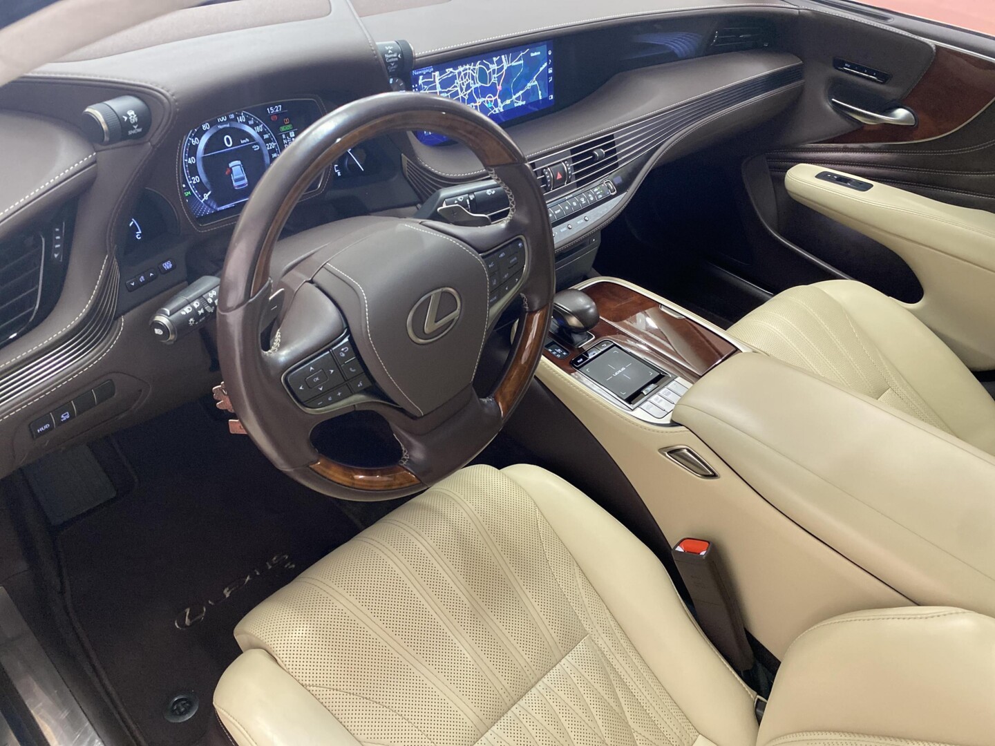 Lexus LS