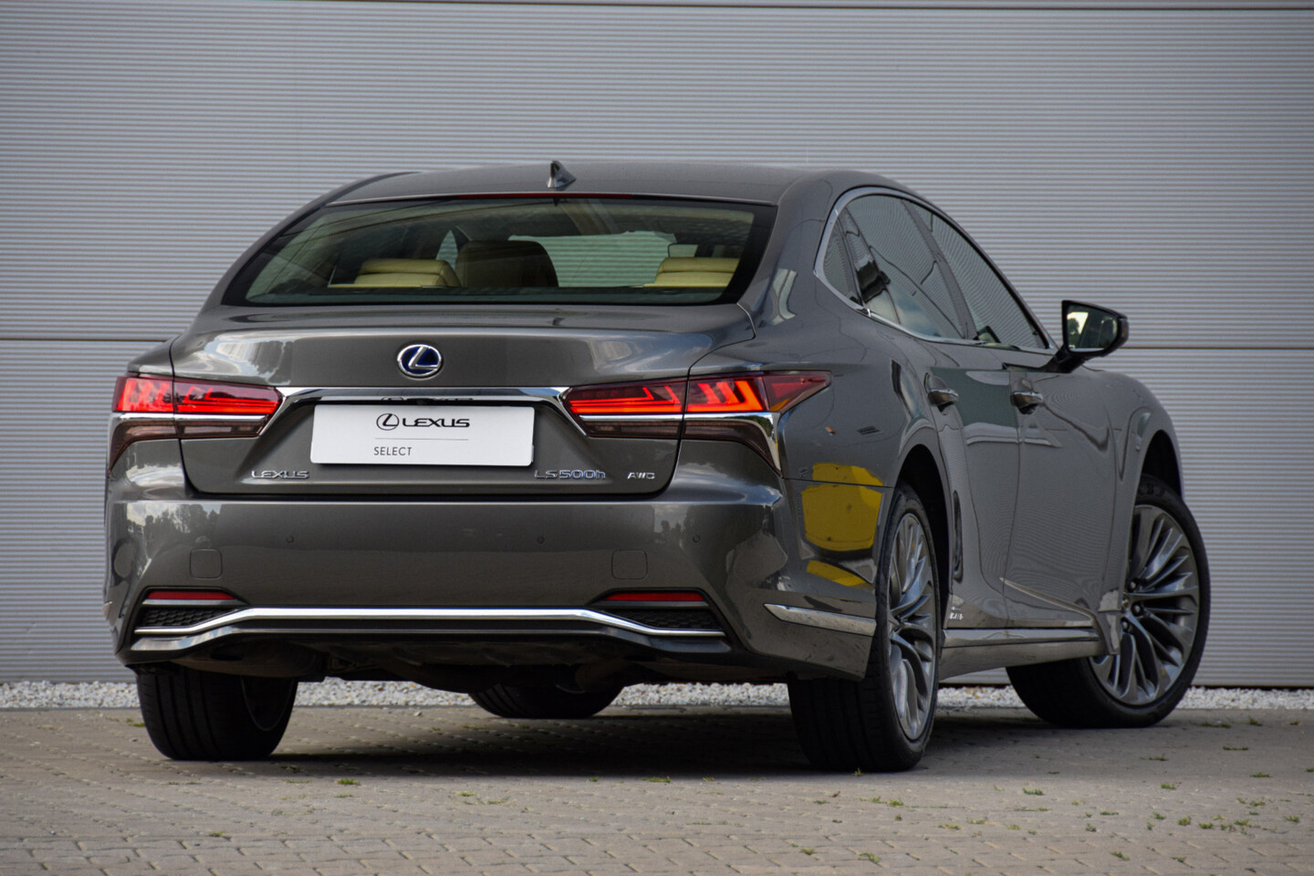 Lexus LS
