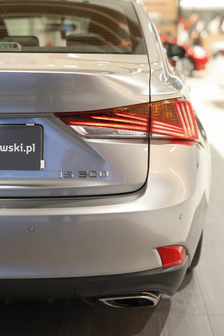 Lexus IS