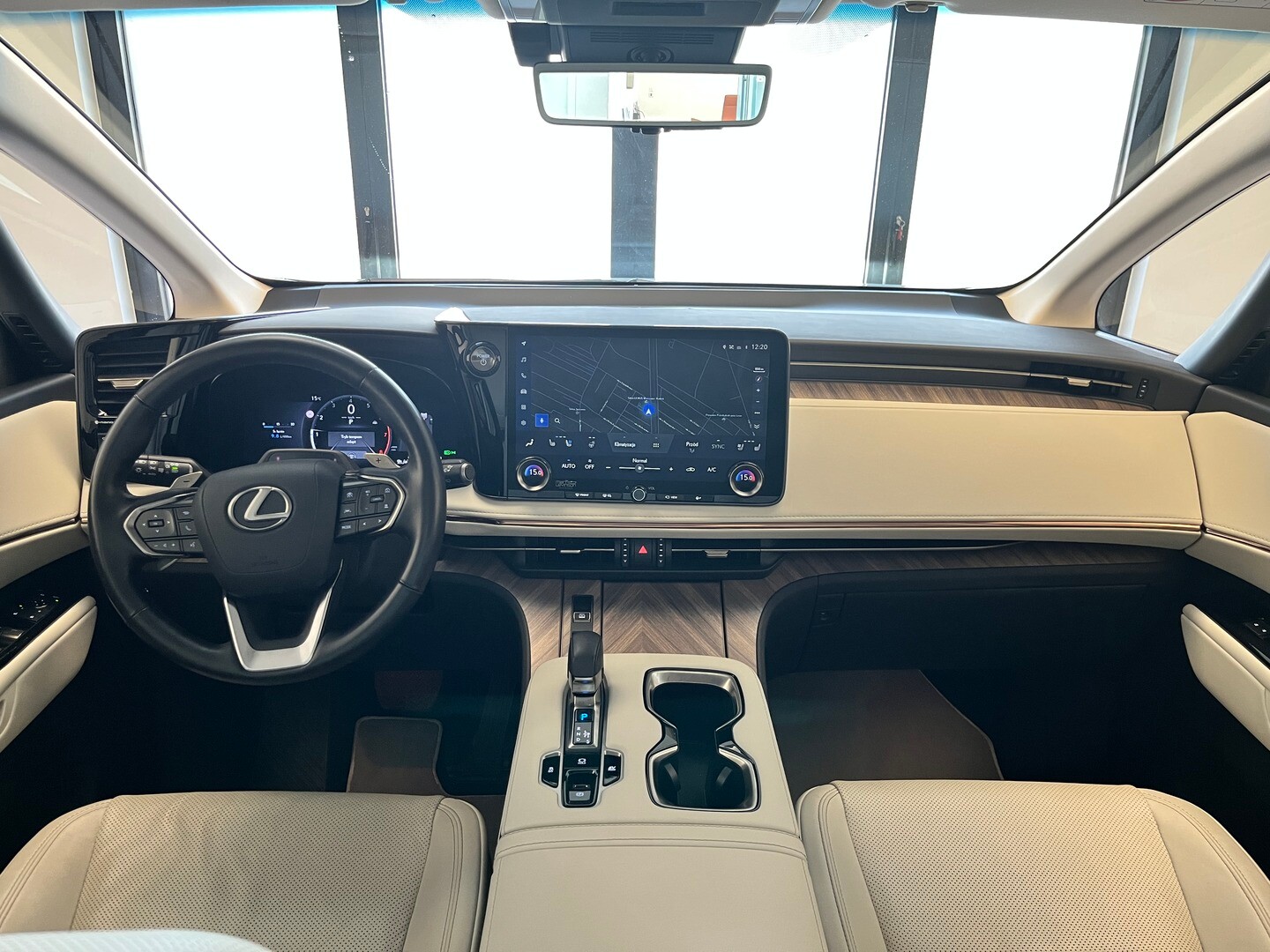 Lexus LM