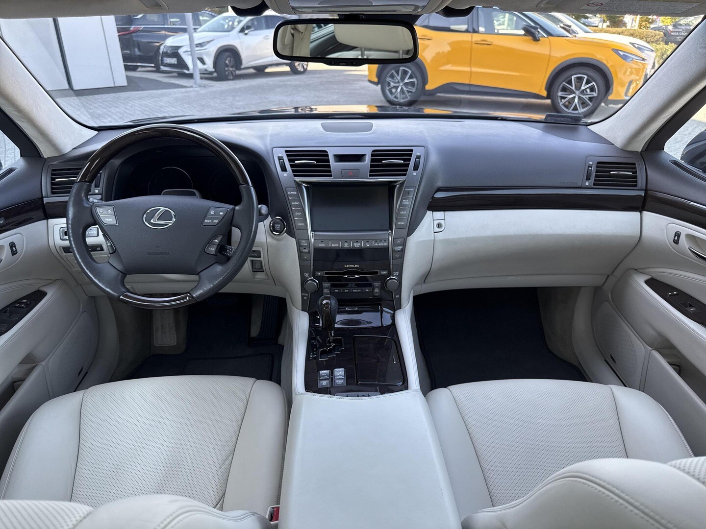 Lexus LS
