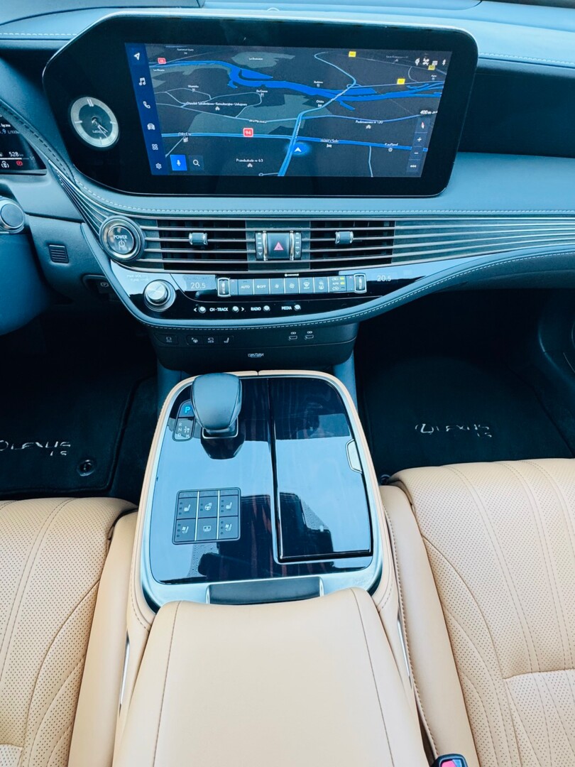 Lexus LS