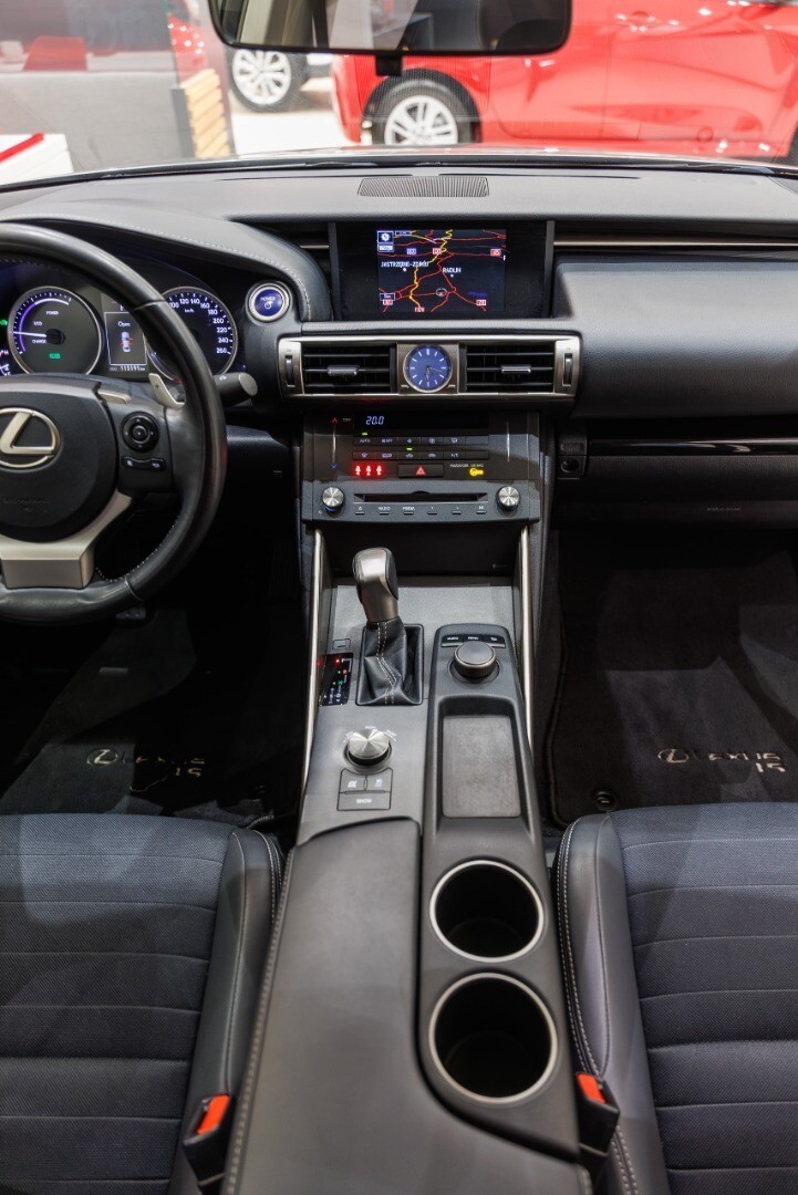 Lexus IS