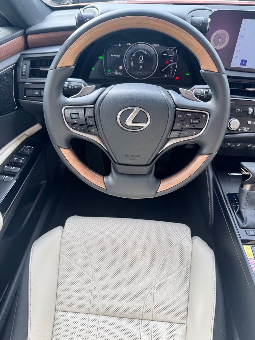 Lexus ES