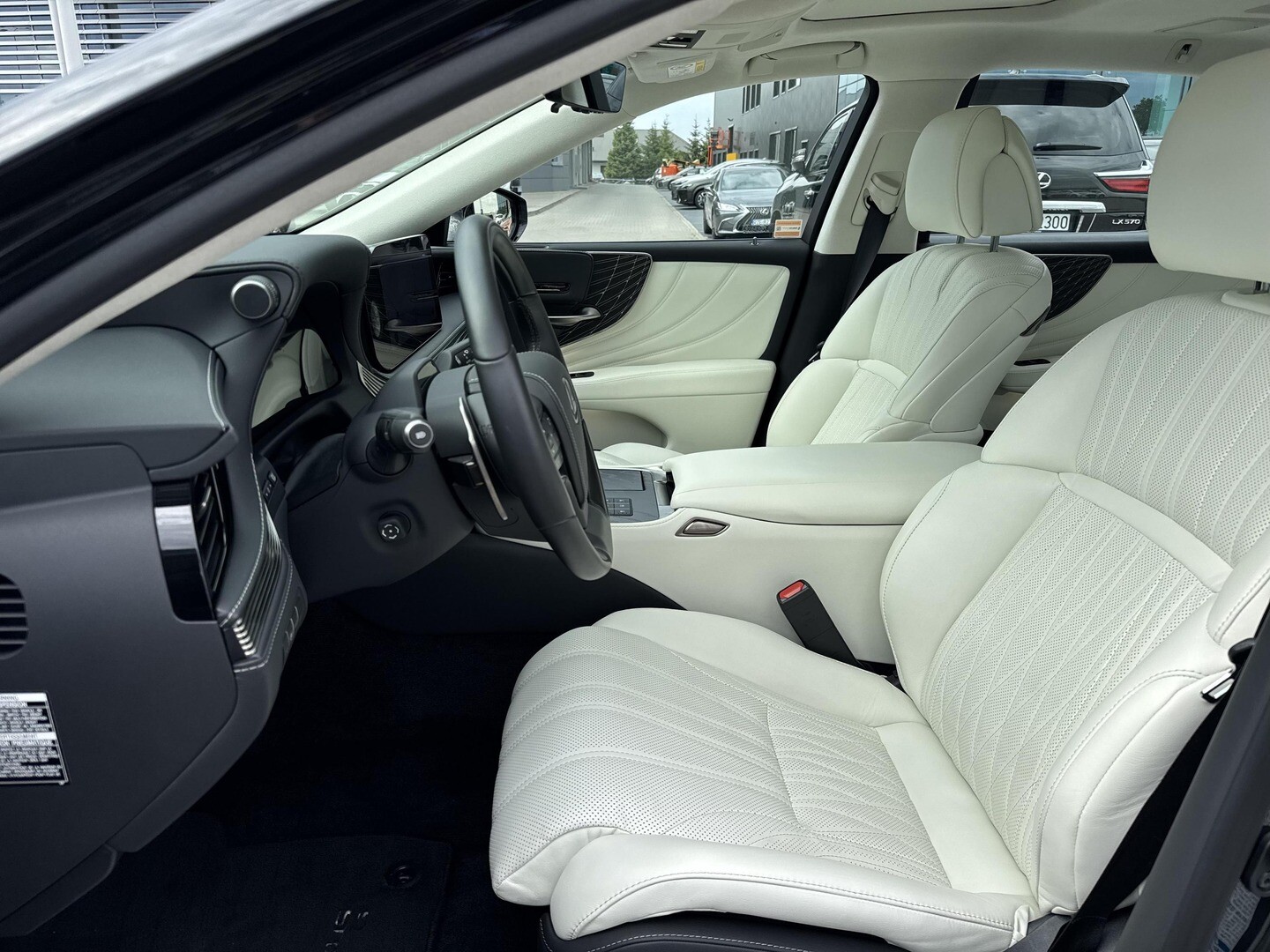 Lexus LS