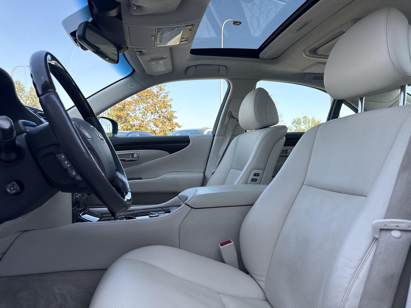 Lexus LS