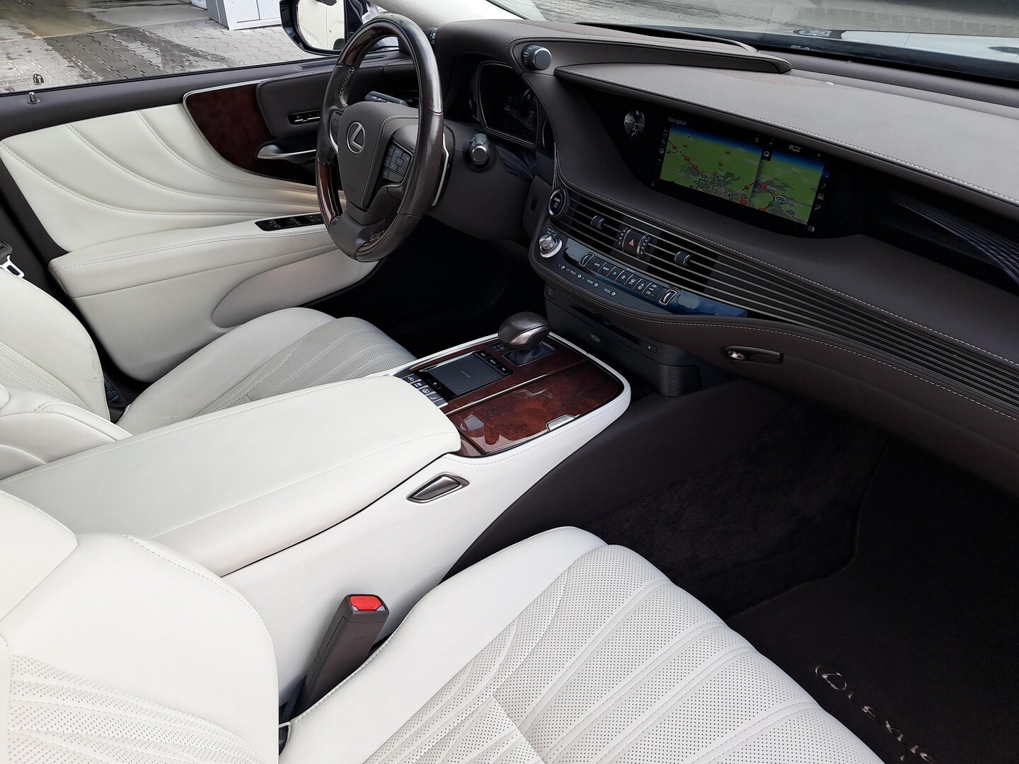 Lexus LS
