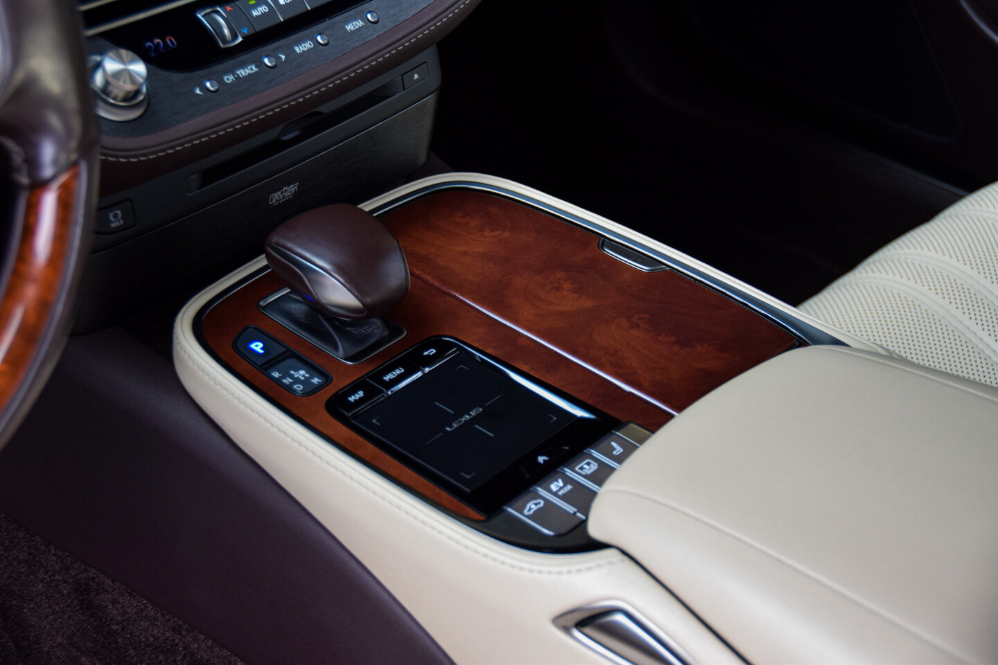 Lexus LS