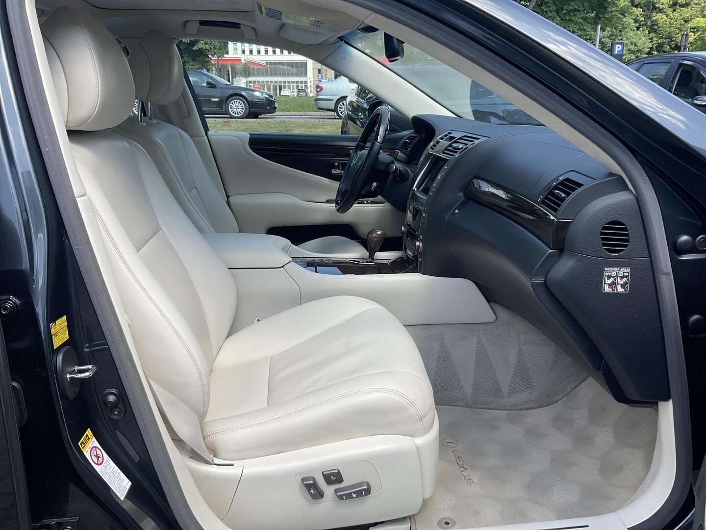 Lexus LS