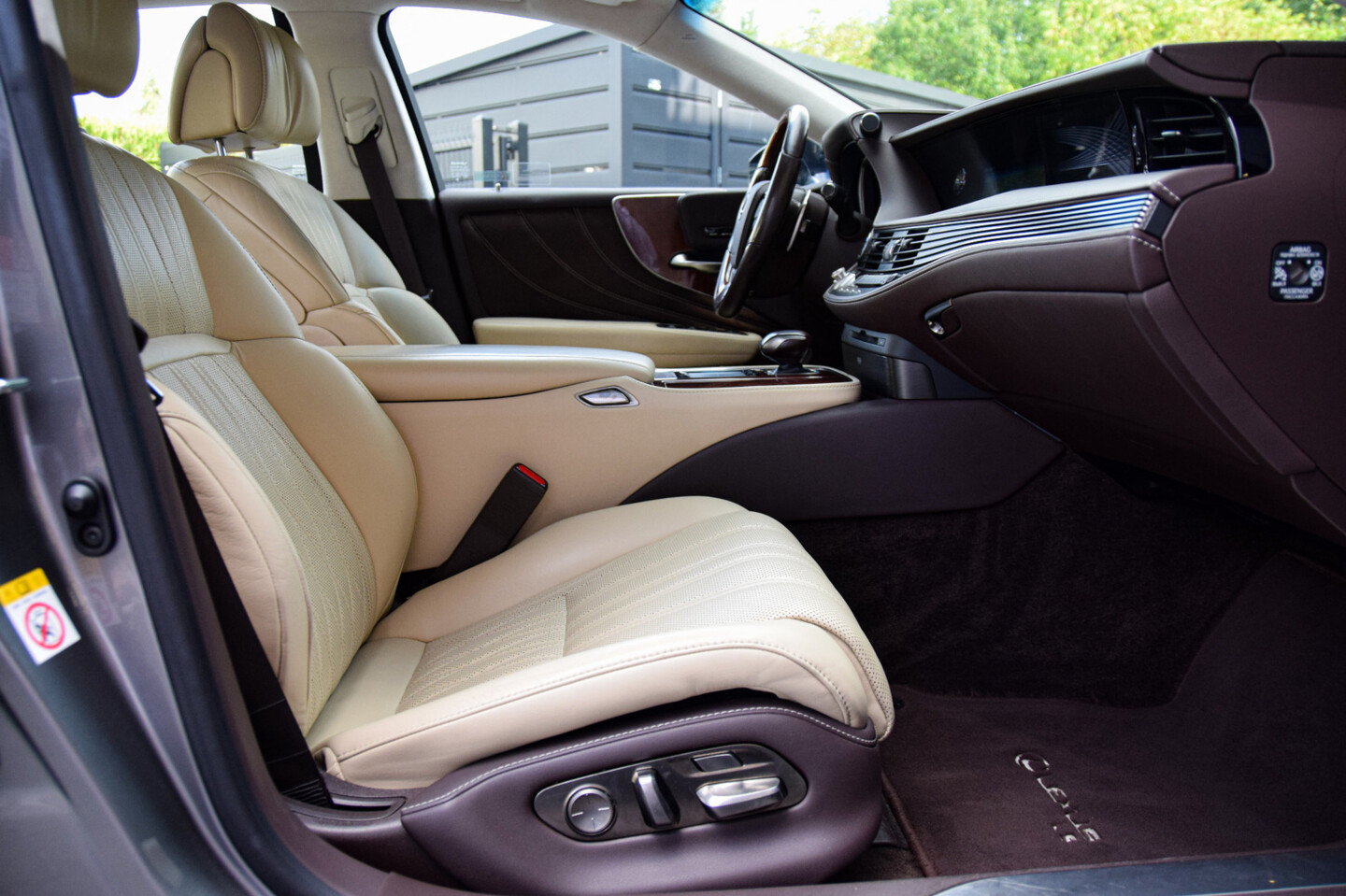 Lexus LS