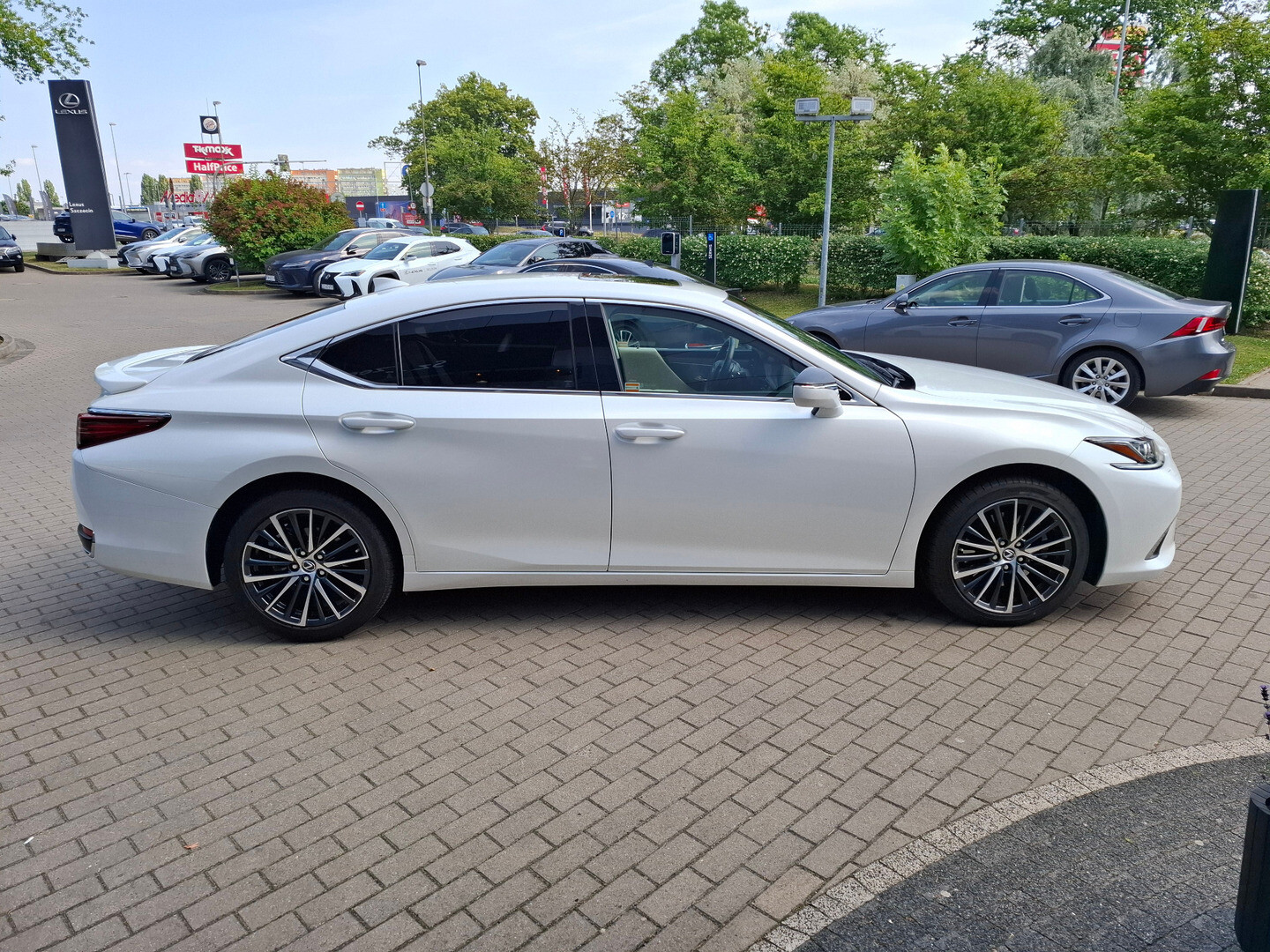 Lexus ES