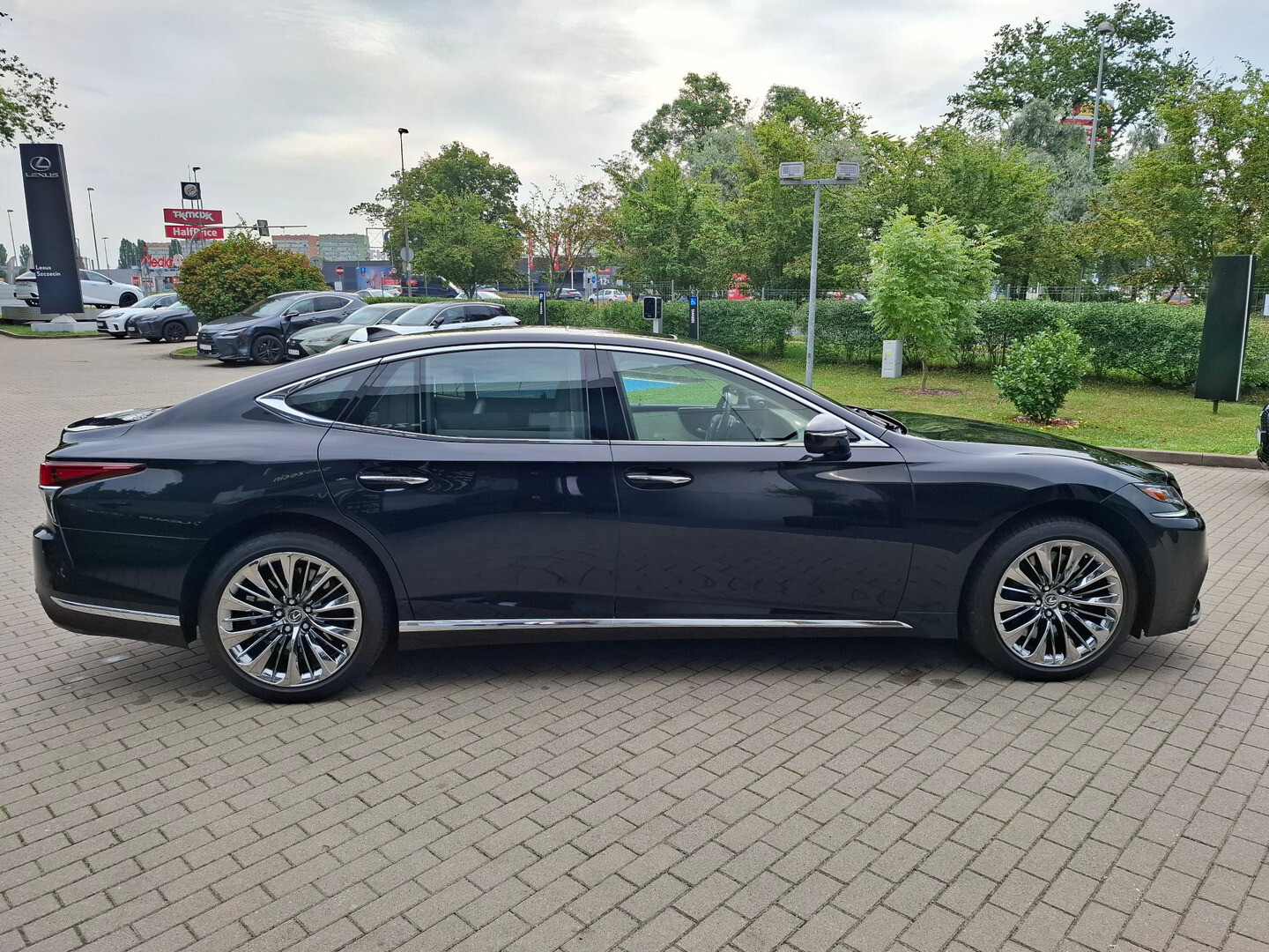 Lexus LS