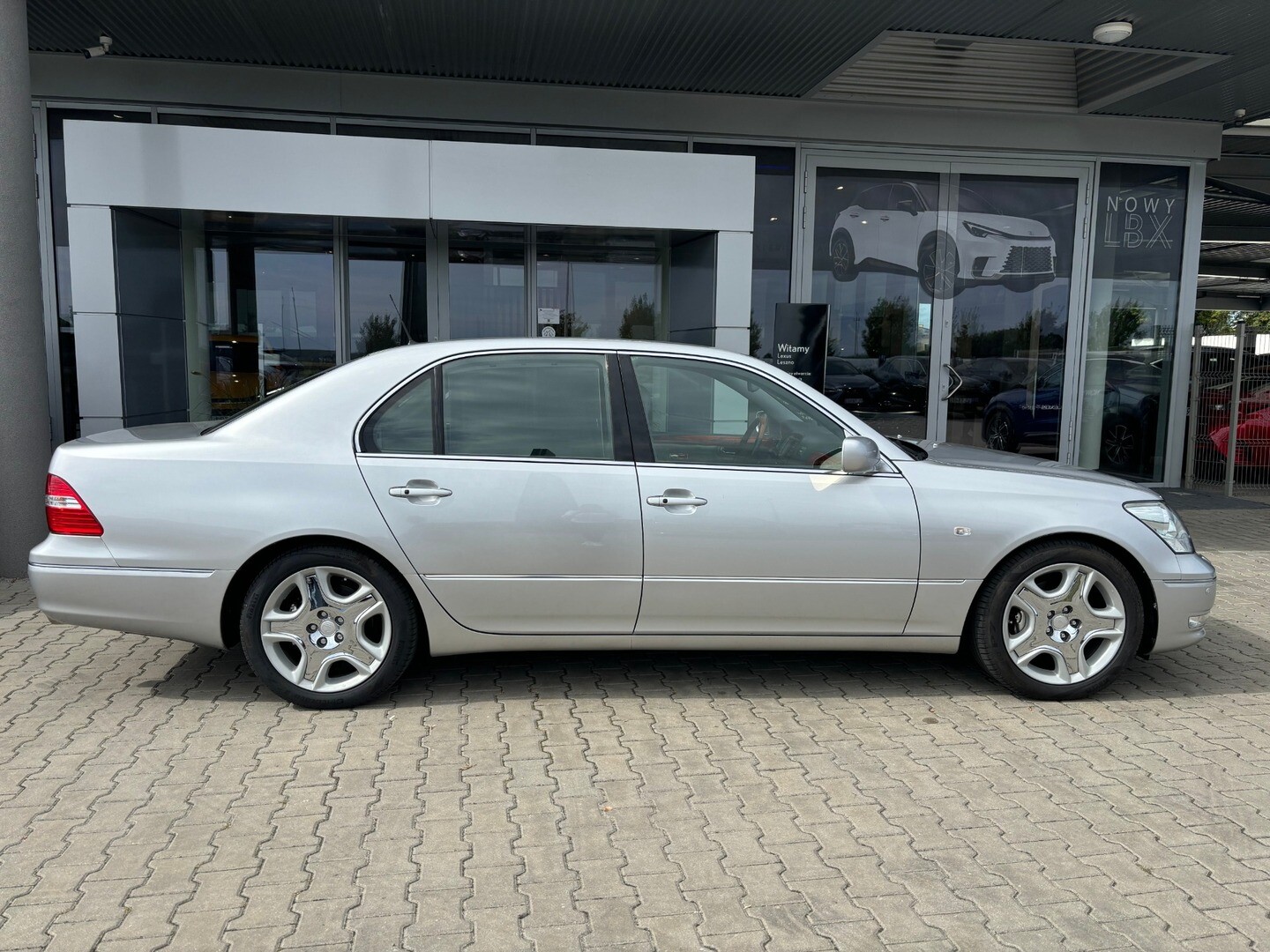 Lexus LS