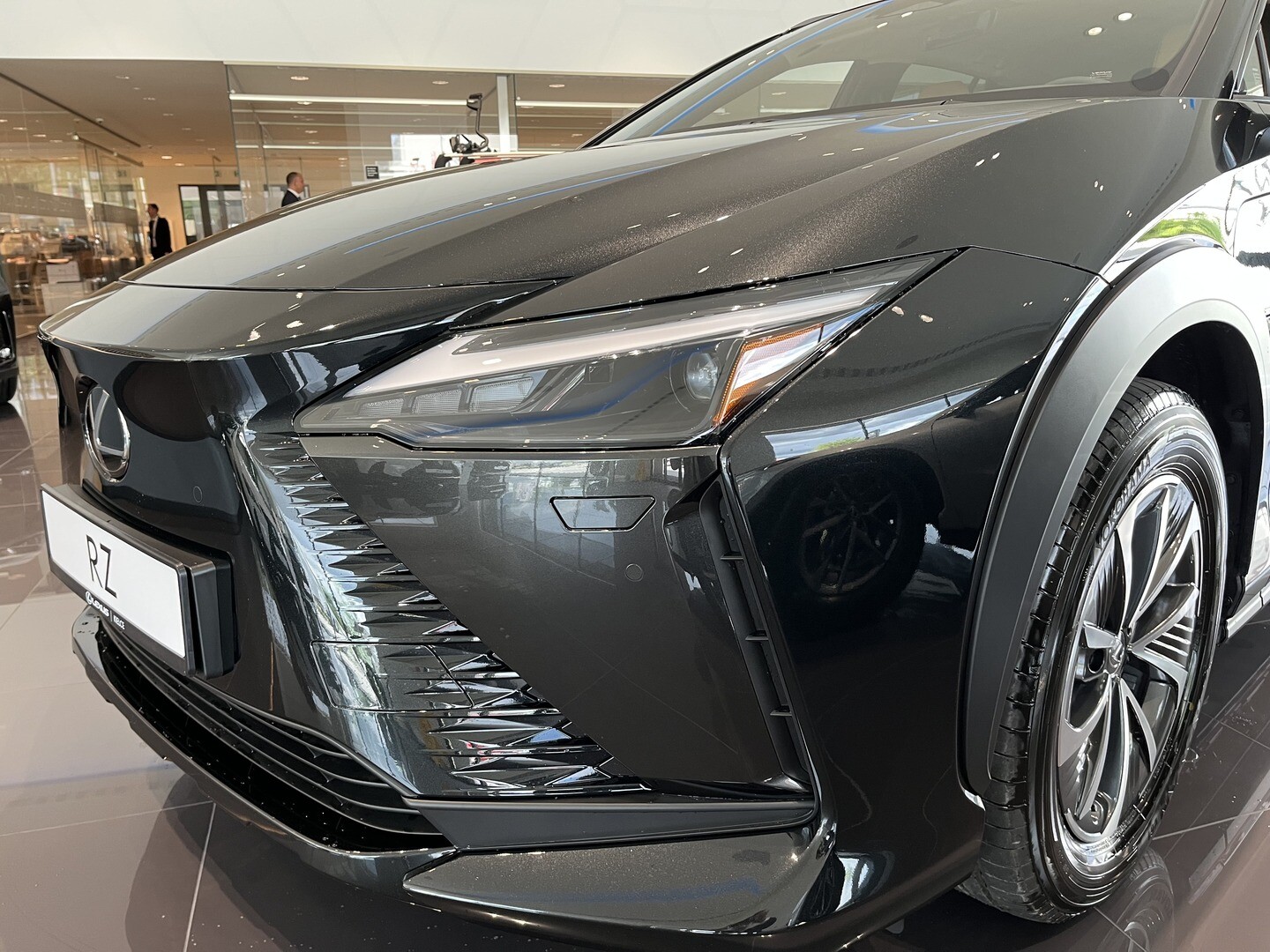 Lexus RZ