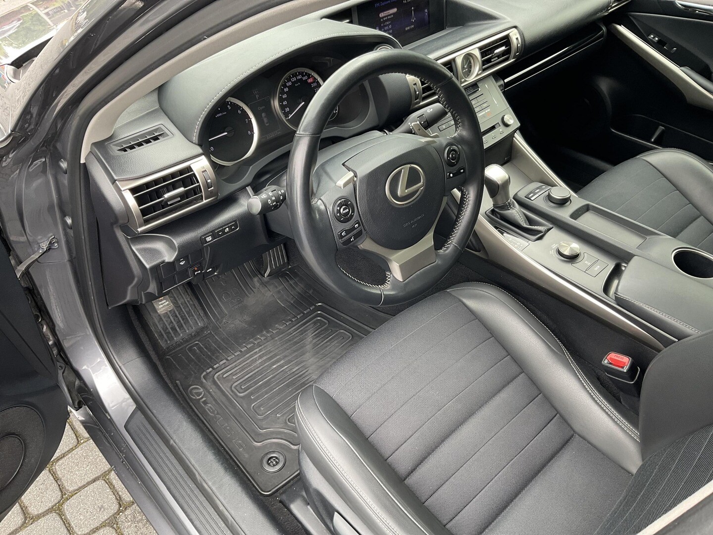 Lexus IS