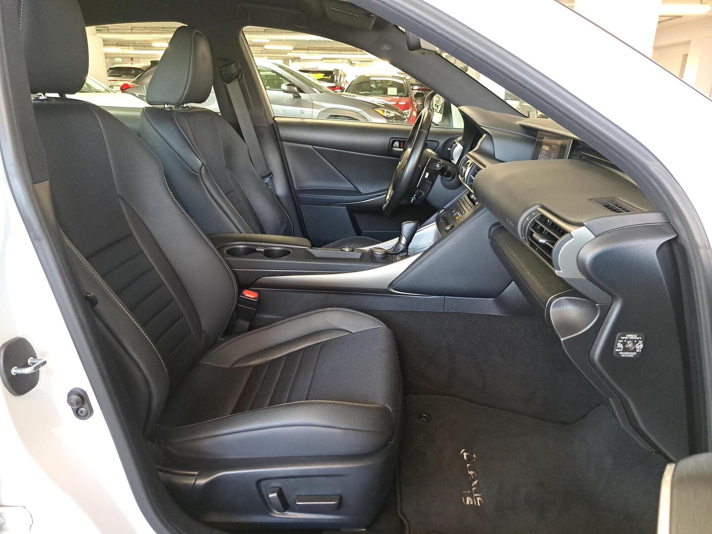 Lexus IS