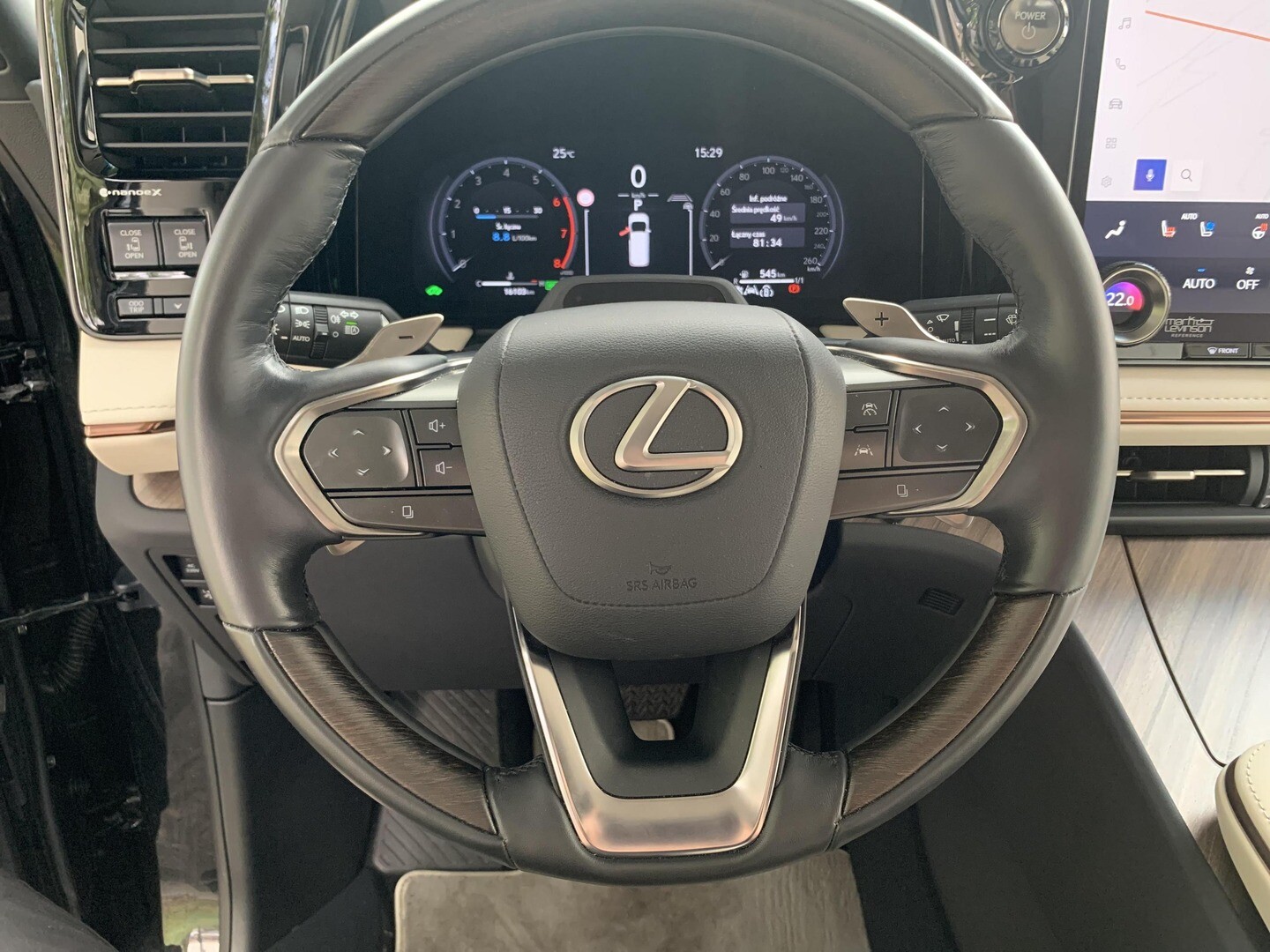 Lexus LM
