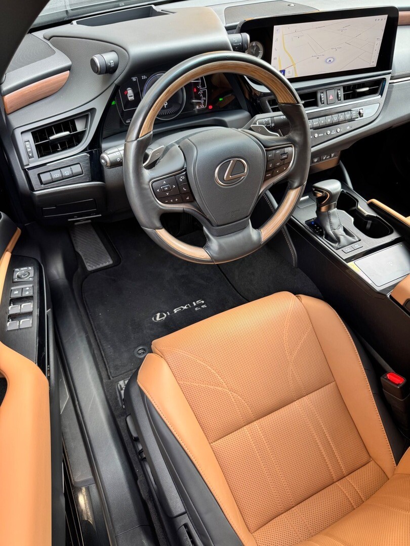 Lexus ES